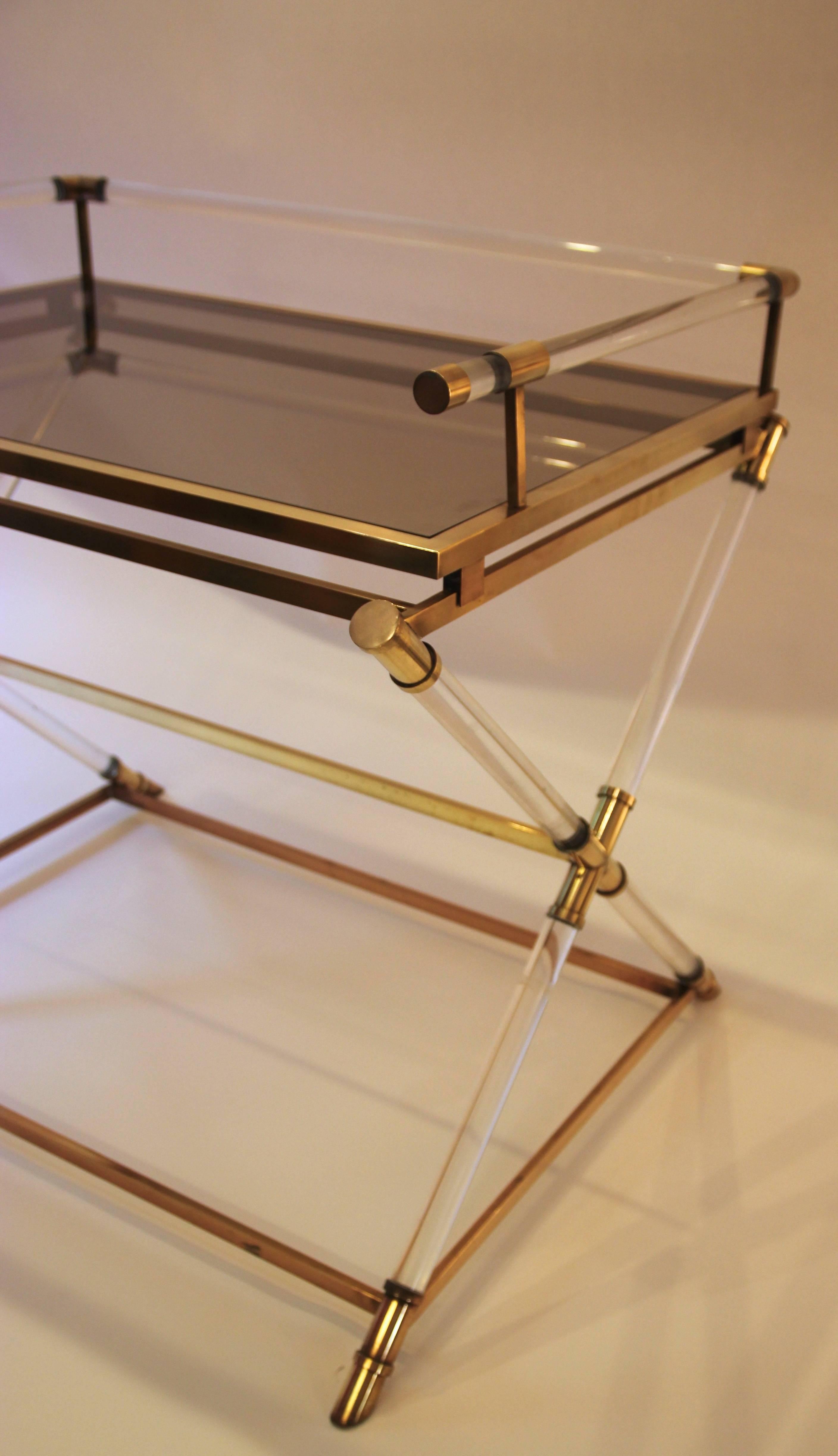 Maison Jansen,
Folder plexiglass and polished brass,
Detachable top, base in x,
Circa 1970, France.
Height: 82 cm, width: 90 cm, depth: 68 cm.