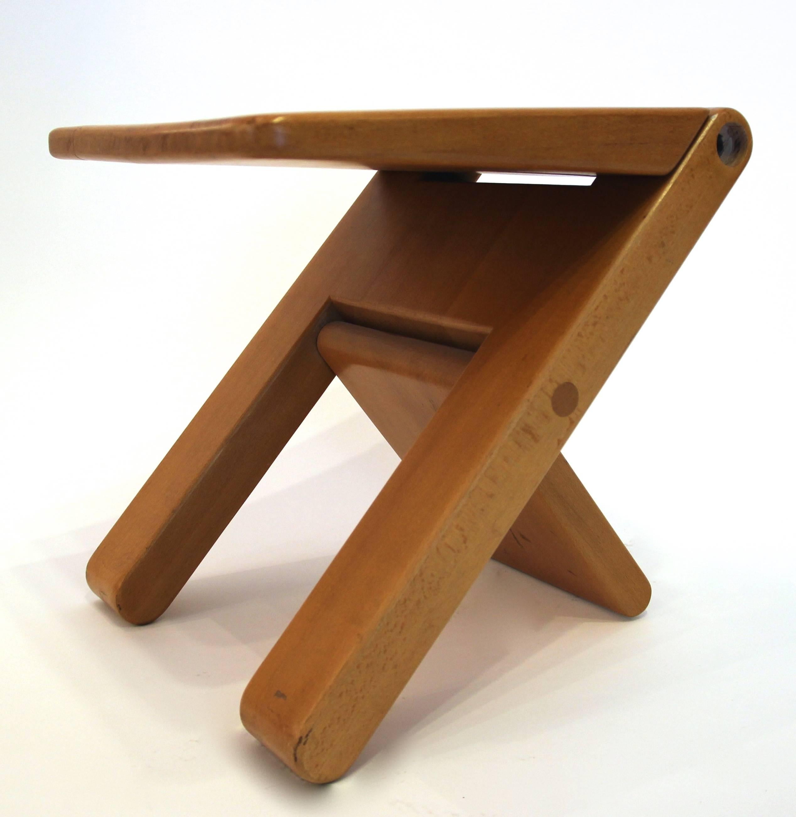 Marcel Ramond (1935)
Folding stool,
beech,
Form Design edition,
Circa 1979, France.
Height: 40 cm, width: 38 cm, depth: 38 cm.