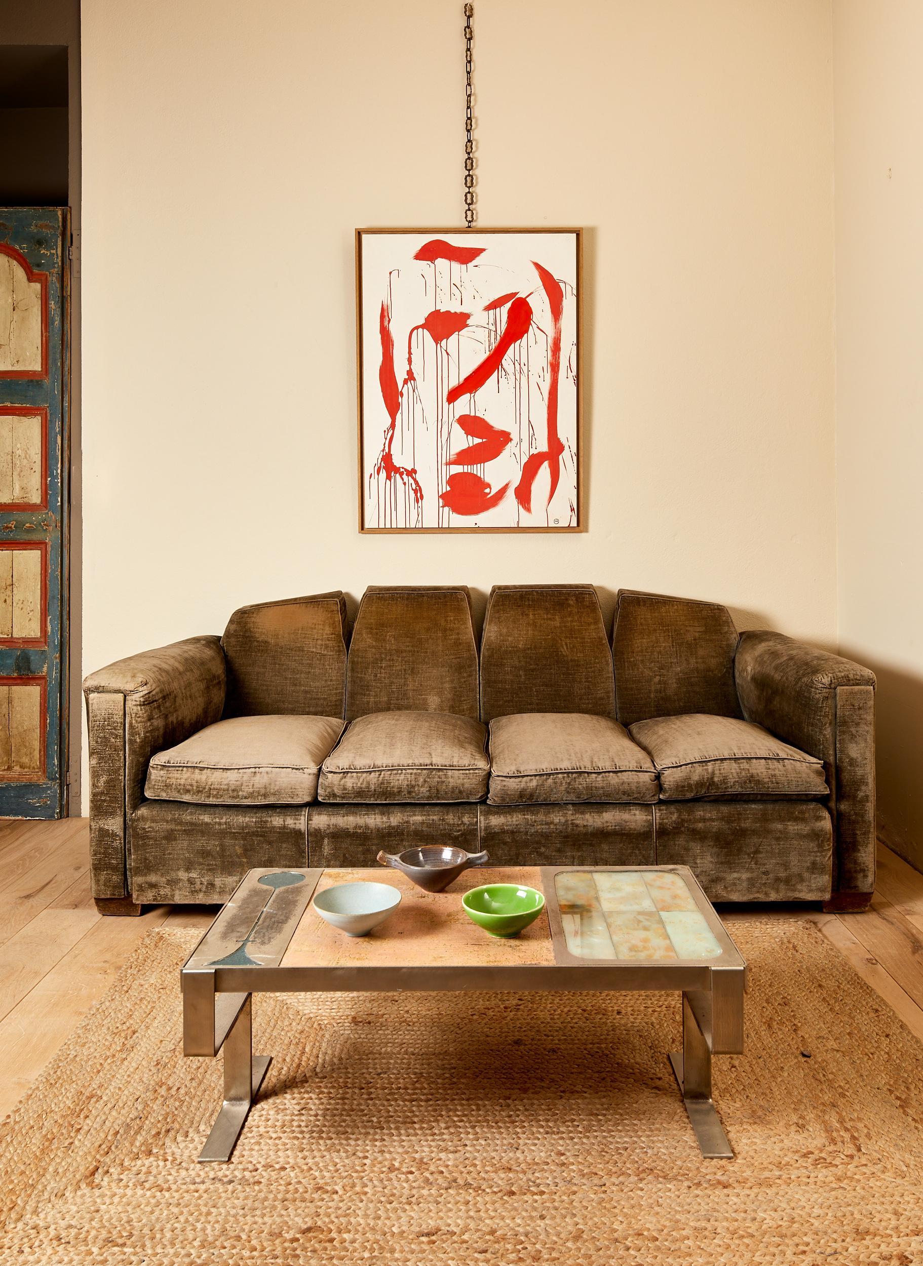 Dans le style de Paul Dupré-Lafon,
Grand canapé à trois places,
Tissu gris d'origine à refaire,
France, vers 1930.

Dimensions : 217 x 94 x 85 cm.