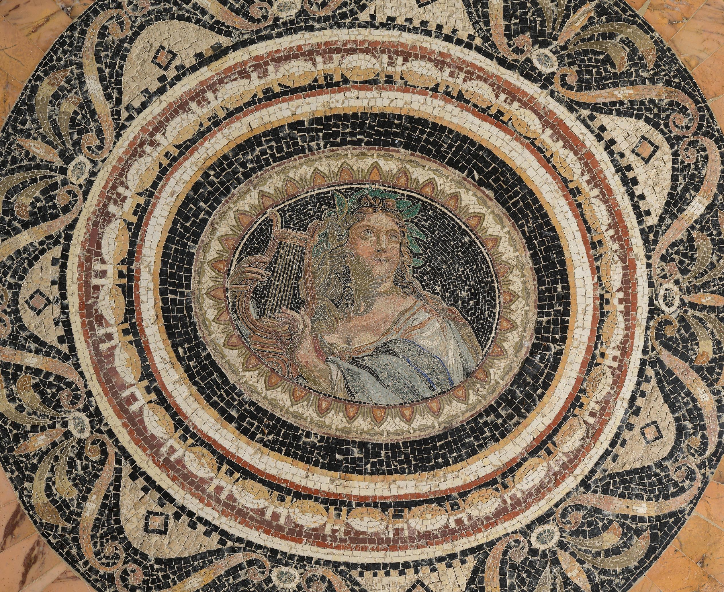 Grand Tour A marble and micromosaic table top, Italy, second half of the 19th century. For Sale