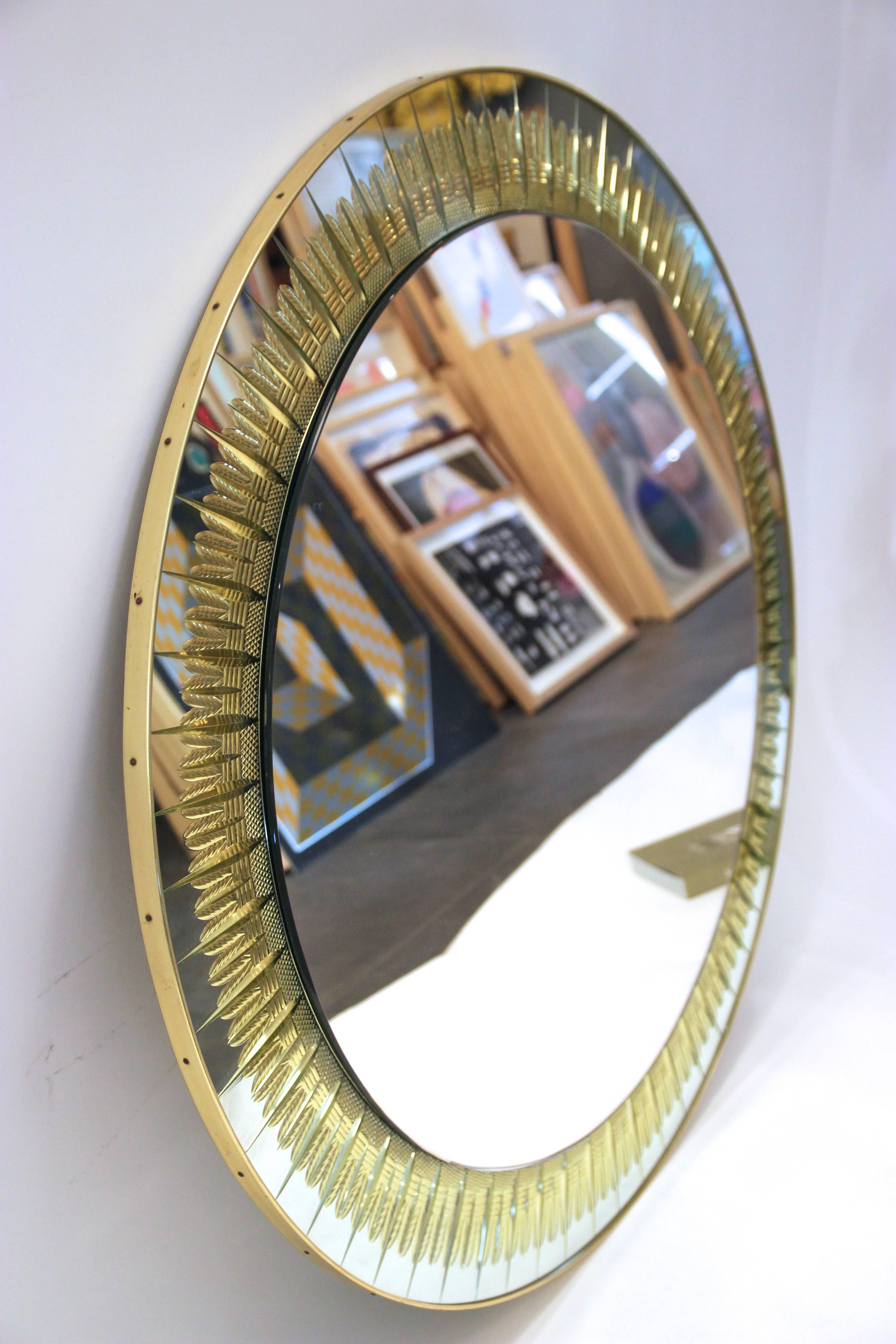 Cristal Art, round wall mirror.
Structure golden brass and decorative golden brass sheets,
circa 1970, Italy.
Measures: Height 98 cm, diameter 98 cm, depth 2cm.