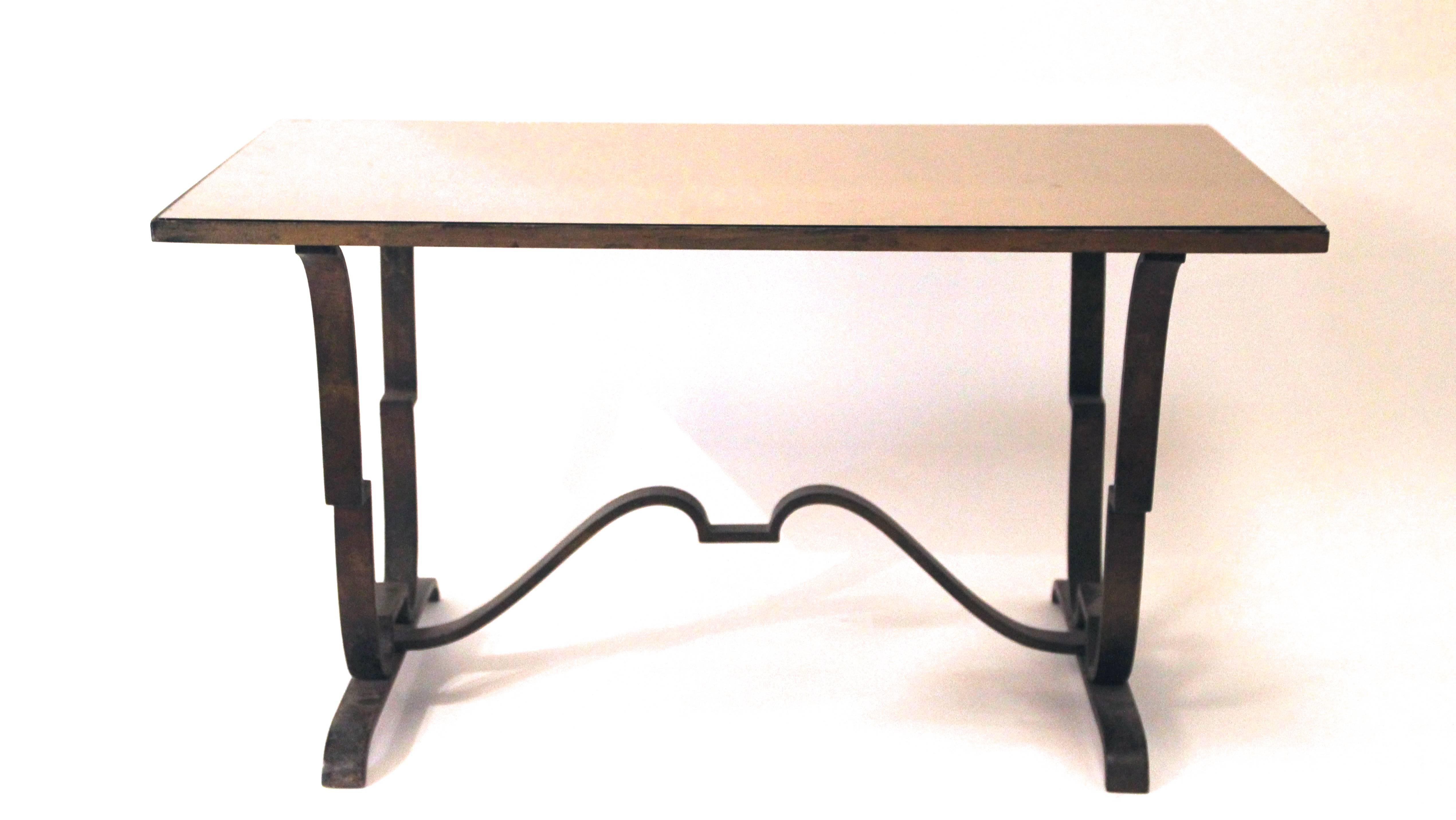 Raymond Subes,
Coffee table,
Iron and glass top,
circa 1970, France.
Measures: Height: 45 cm, width: 85 cm, depth: 46 cm.