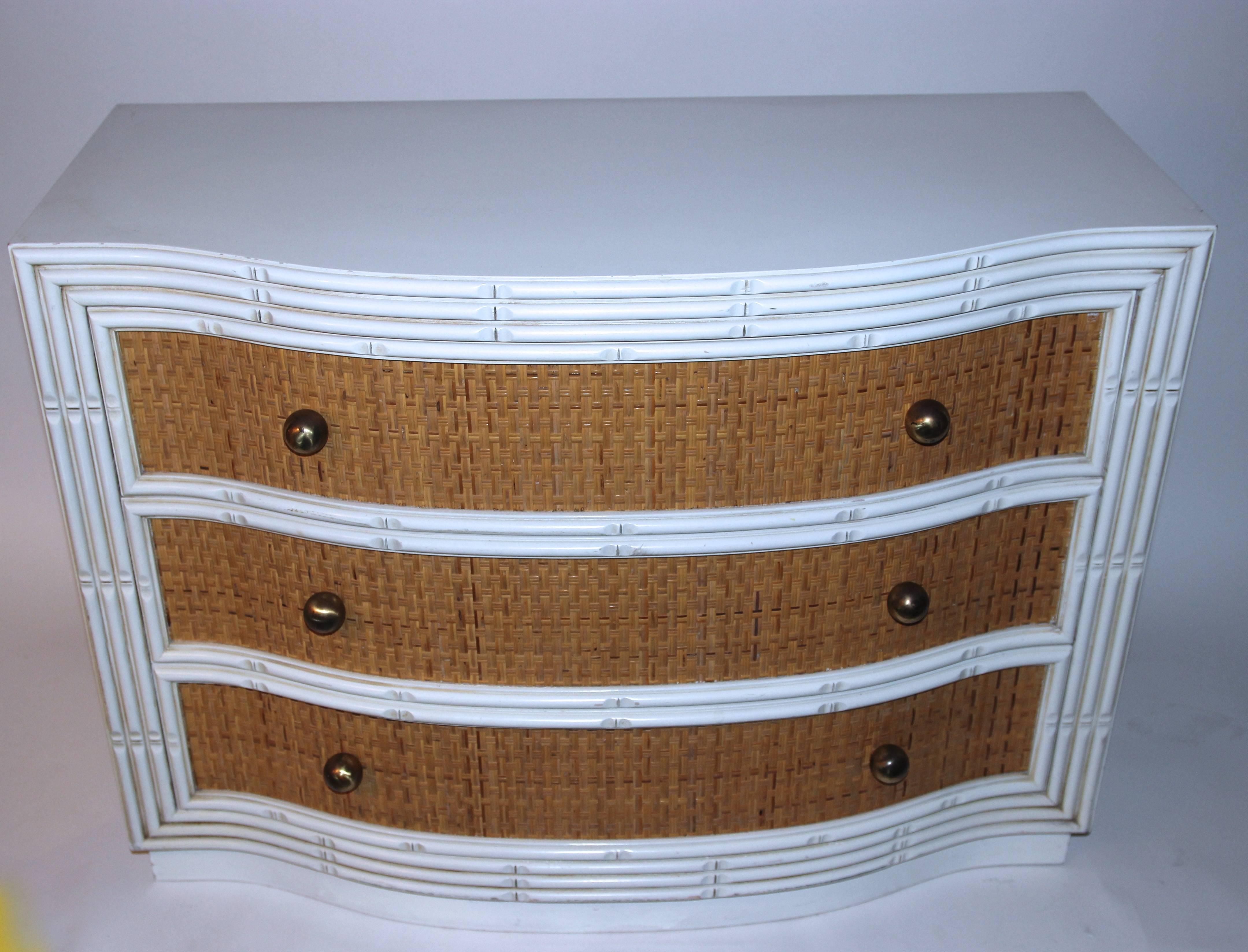 Chest of three drawers,
Rattan and lacquered wood,
circa 1970, France.
Measures: Height: 76 cm, width: 107 cm, depth: 51 cm.