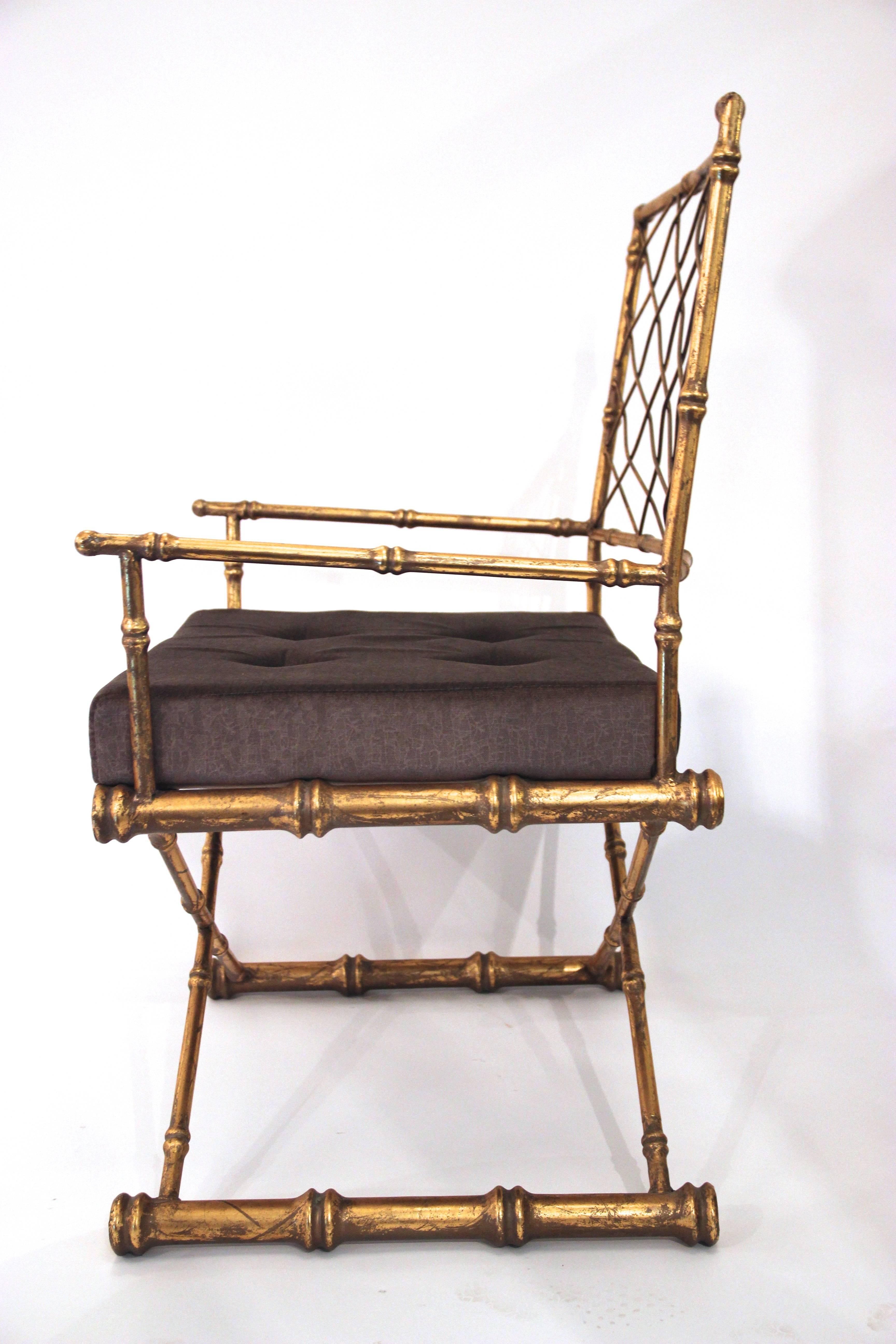 Pair of armchairs,
gilded iron, antique style,
circa 1970, France.
Measures: Height 90 cm, seat height 50 cm, width 60 cm, depth 50 cm.