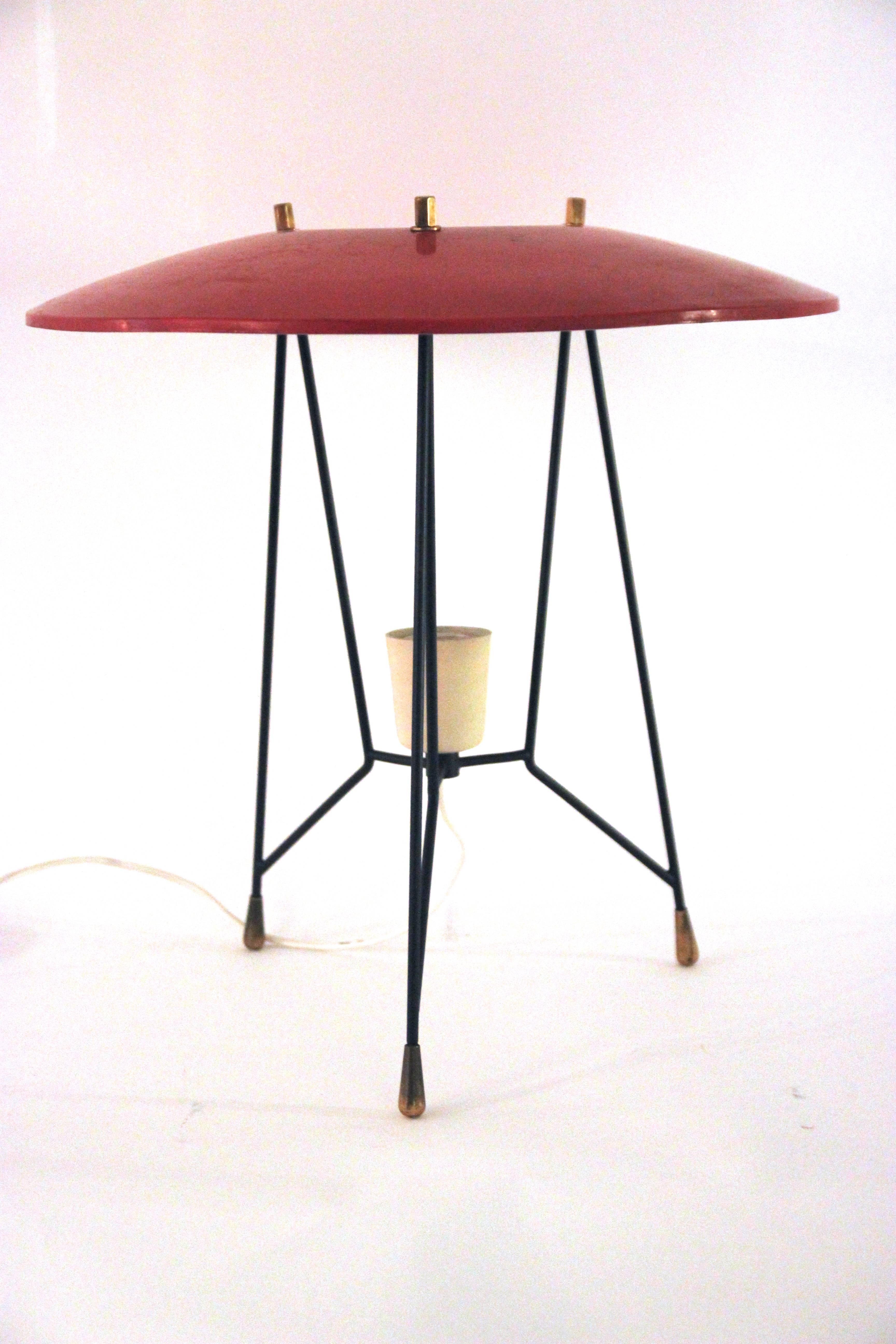 Stilnovo,
table lamp,
brass, varnished steel and lacquered aluminium.
Original Stilnovo label,
circa 1950, Italy.
Measures: Height 40 cm, diameter 38 cm.