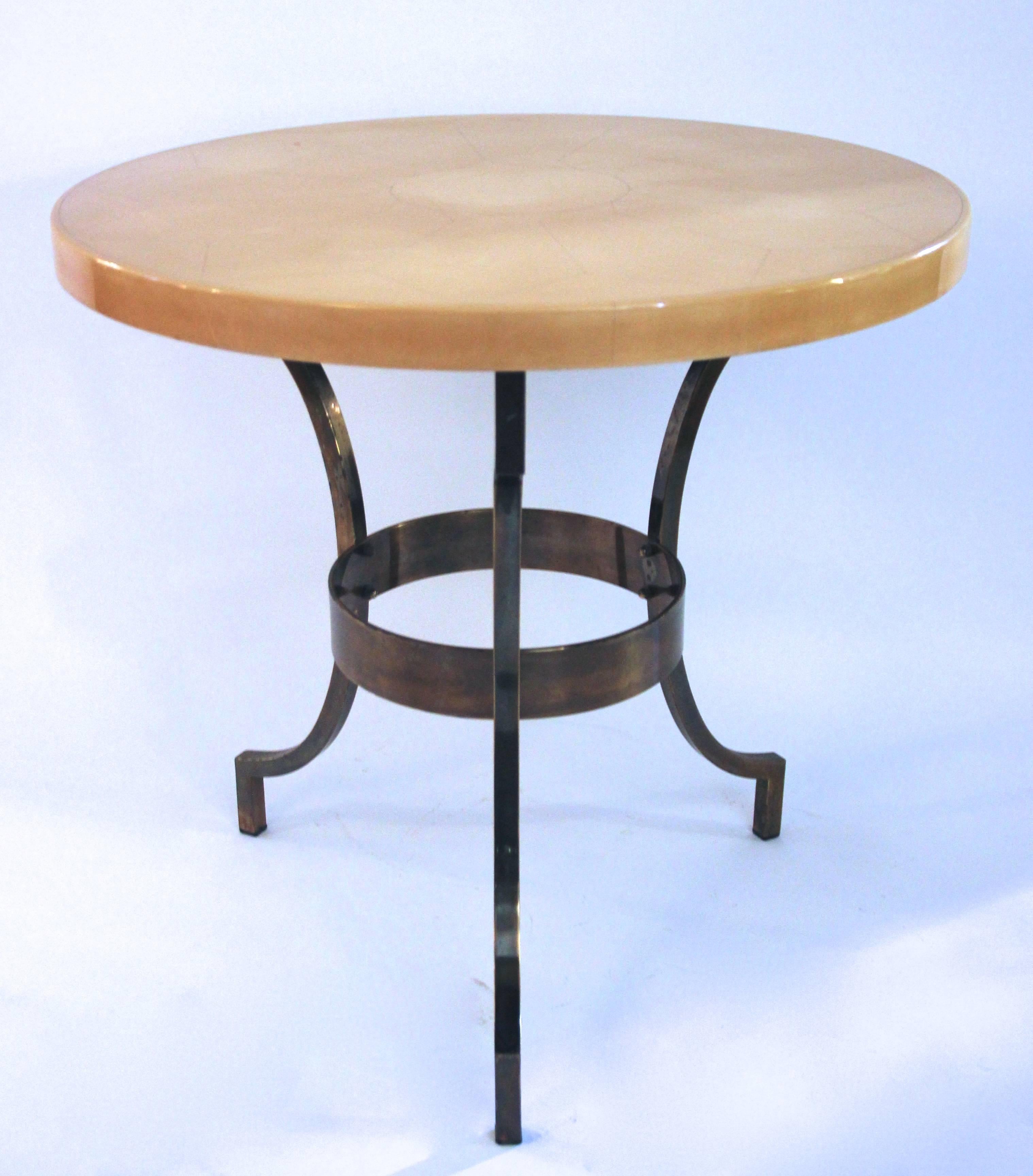 Maison Jansen, pedestal table.
Lacquered wood and iron base,
circa 1970, France.
Measures: Height: 70 cm, diameter: 67 cm.