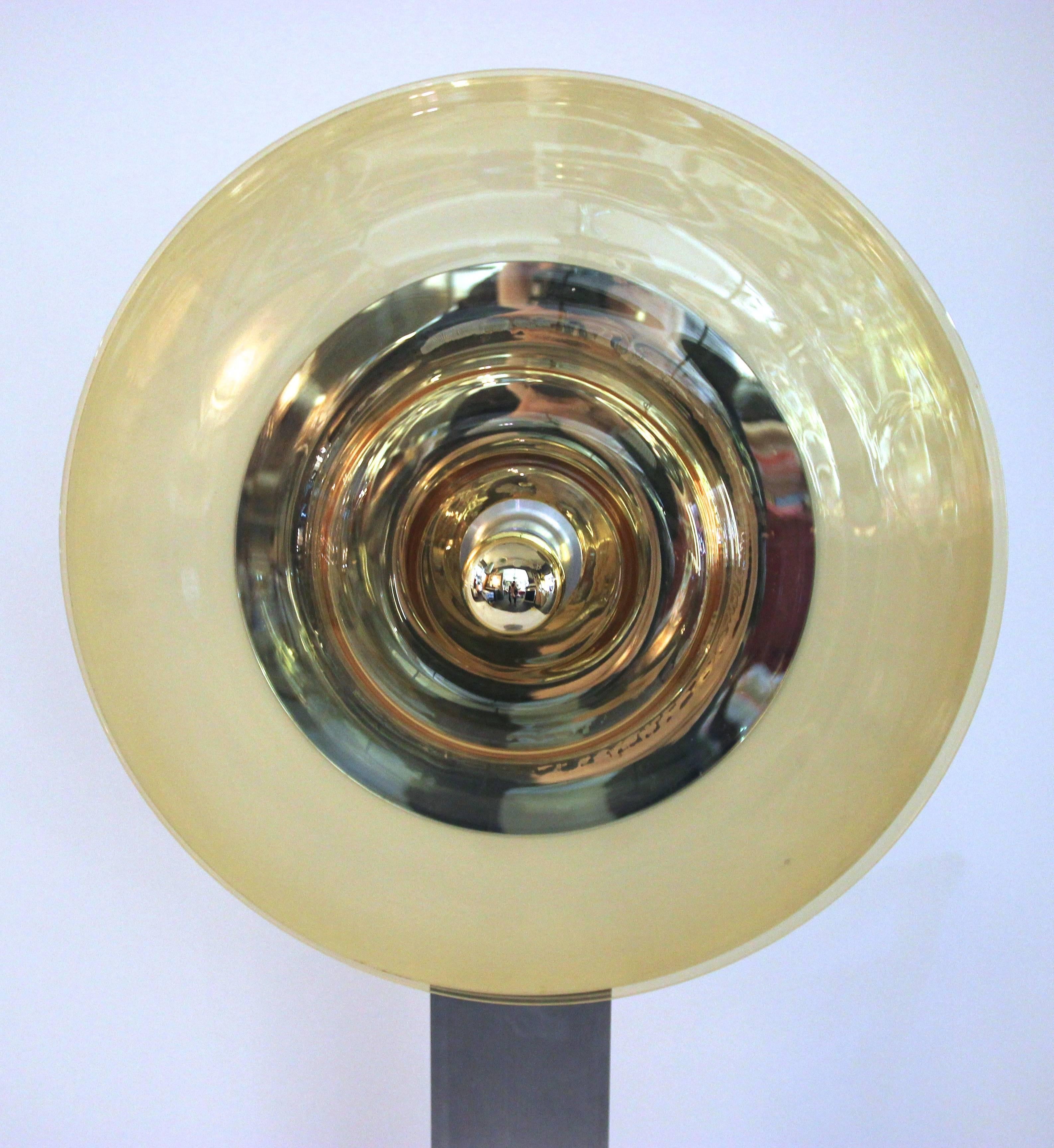 Pierre Cardin, floor lamp,
glass, lacquered metal and steel,
circa 1970, France.
Measures: Height 120 cm, diameter 60 cm,
depth 35 cm.