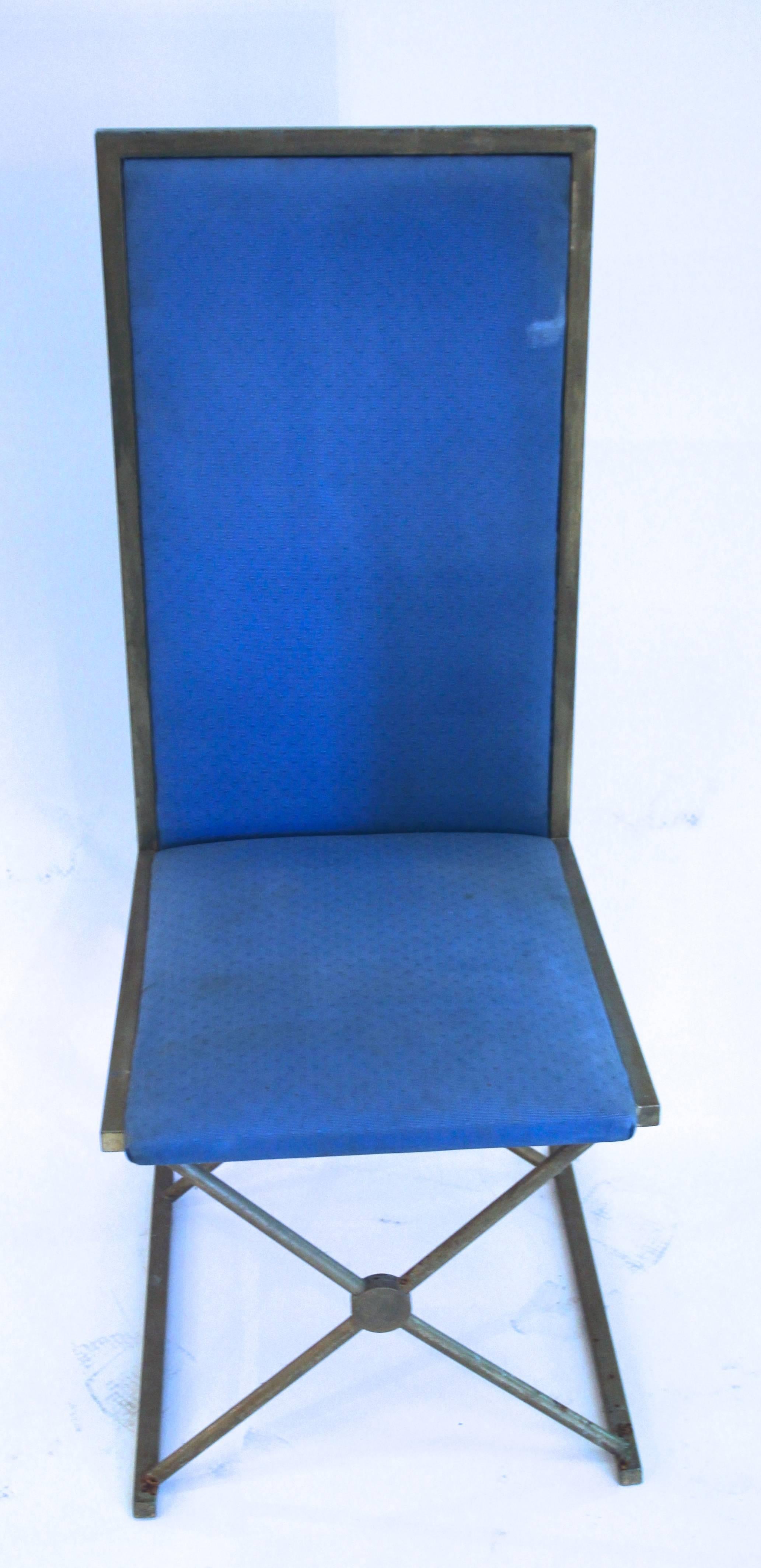 suite of six chairs,
Original blue textile and gilded brass,
circa 1970, France.
Measures: Height 105 cm, seat height 42 cm,
Width 43 cm, depth 45 cm.