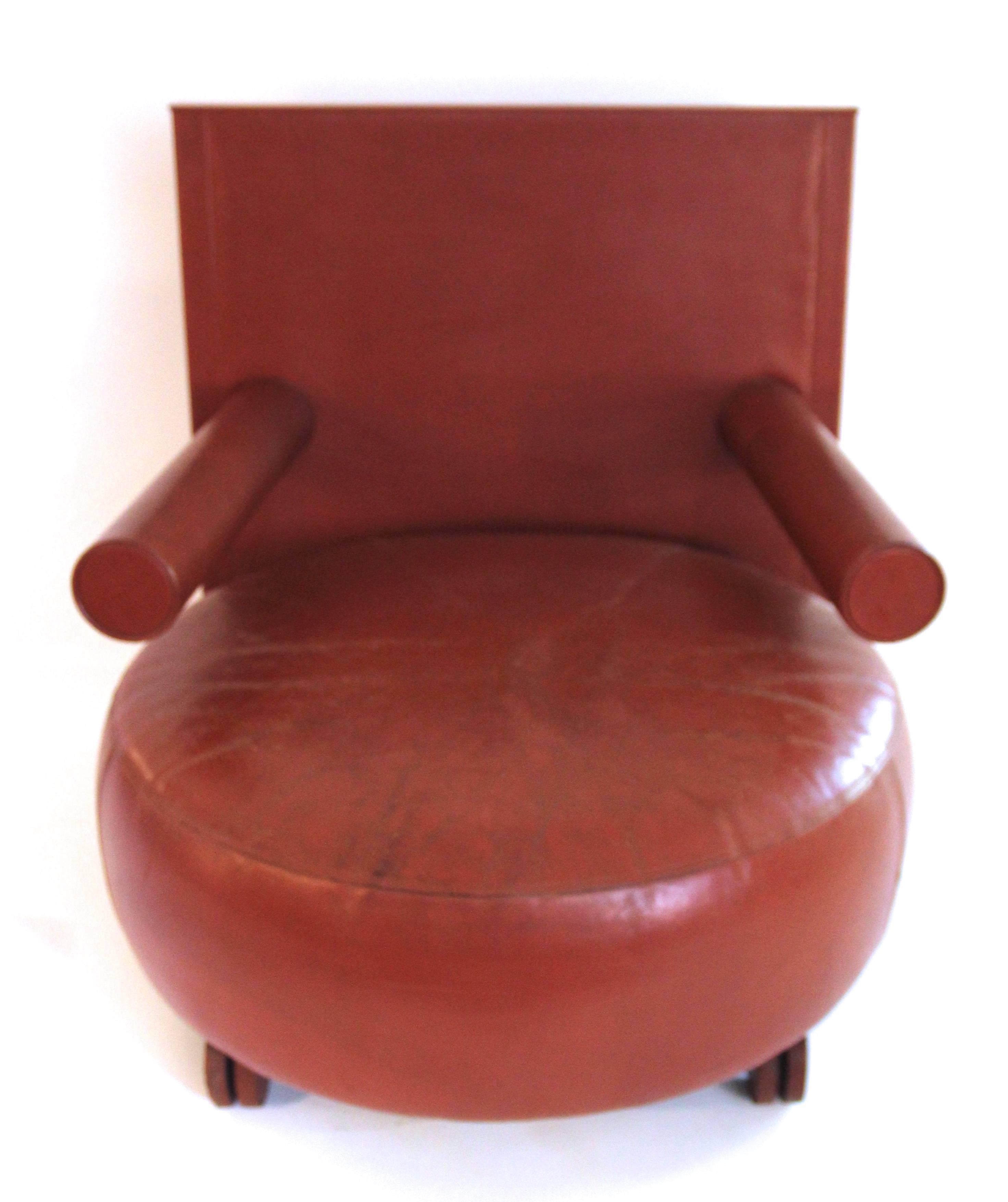 Antonio Citterio,
Pair of armchairs,
Baisity model for BB Italia,
Original leather and caster legs in lacquered metal,
circa 1985, Italy.
Wear consistent with age and use.
Measures: Height 81 cm, seat height 40 cm, Width 84 cm, depth 95 cm.