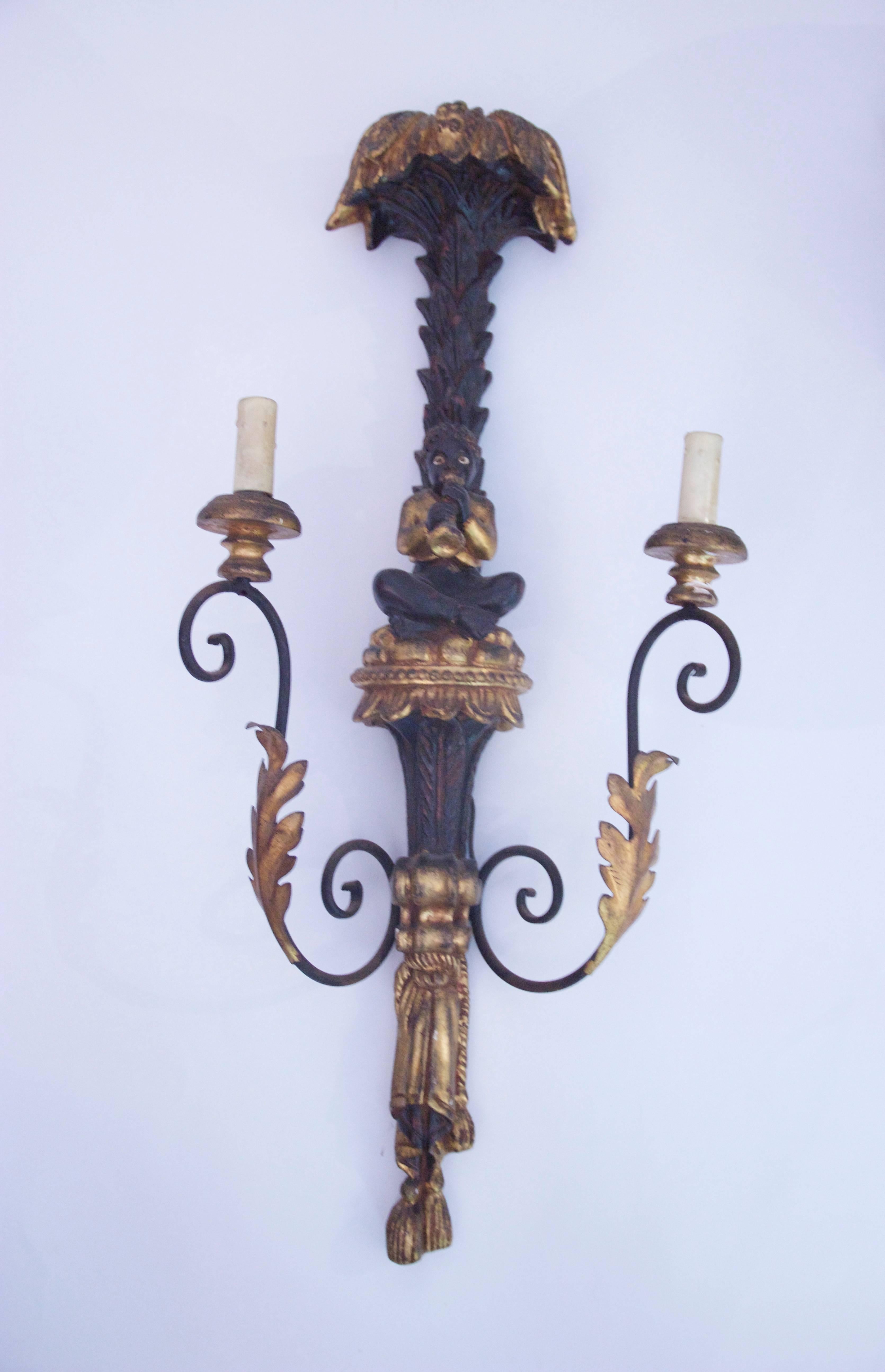 Pair of applique palms and flute players,
style Villa Les Embruns, St jean Cap Ferrat,
Wood carved painted and gilded iron,
circa 1960, France.
Measure: Height 80 cm, width 40 cm, depth 20 cm.