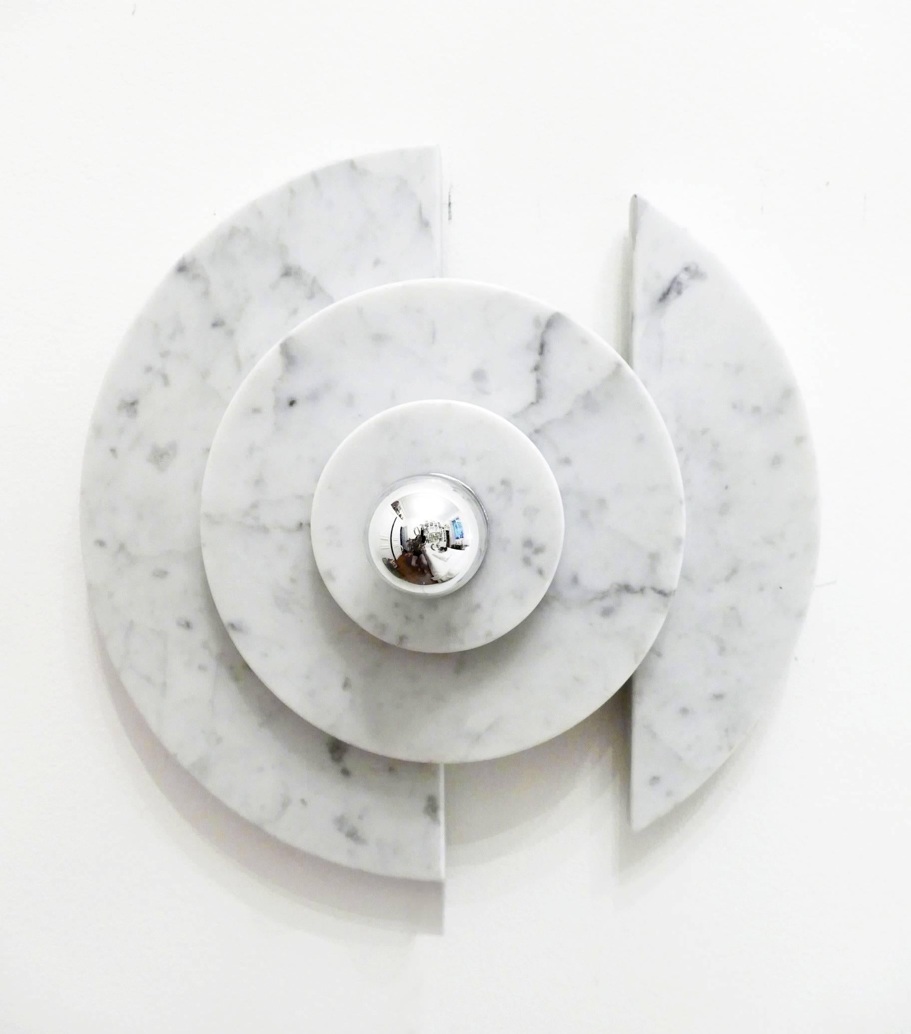 Lea Ginac, pair of sconces,
marble,
circa 2000, France.
Measures: Diameter 31 cm.