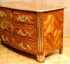 French Louis XIV Kingwood Veneered Commode