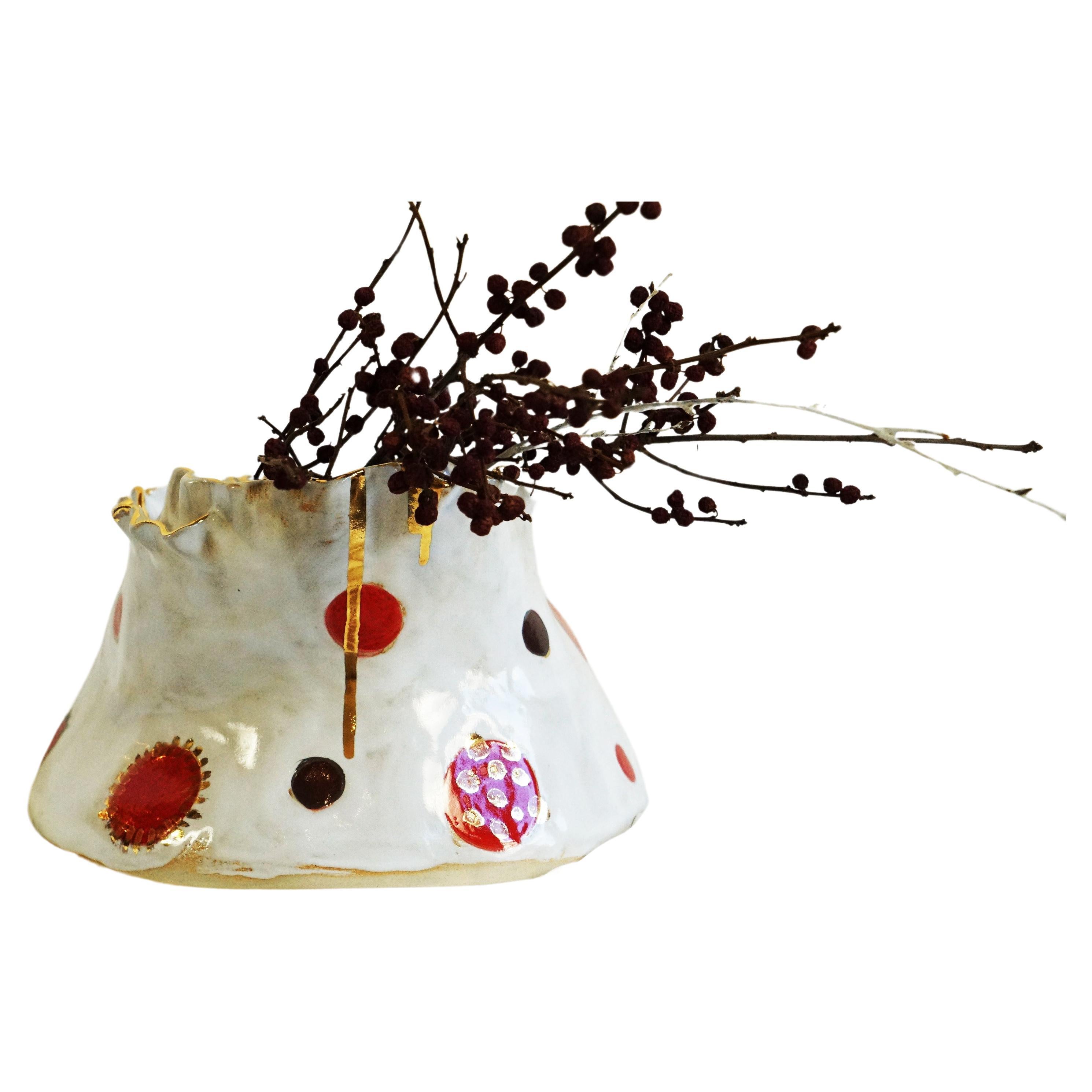 Red Dots on White Olé Vase No 13 by artist - designer Hania Jneid in vendita