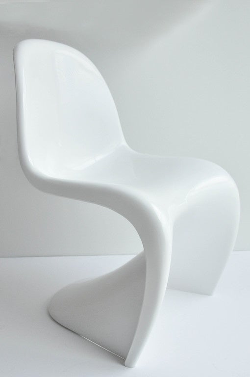 A iconic white stacking chair by influential Danish architect and designer Verner Panton (1926-1998). This cantilevered, stackable chair is the first single-form, injection-molded plastic chair ever produced. A masterpiece of design and technology.