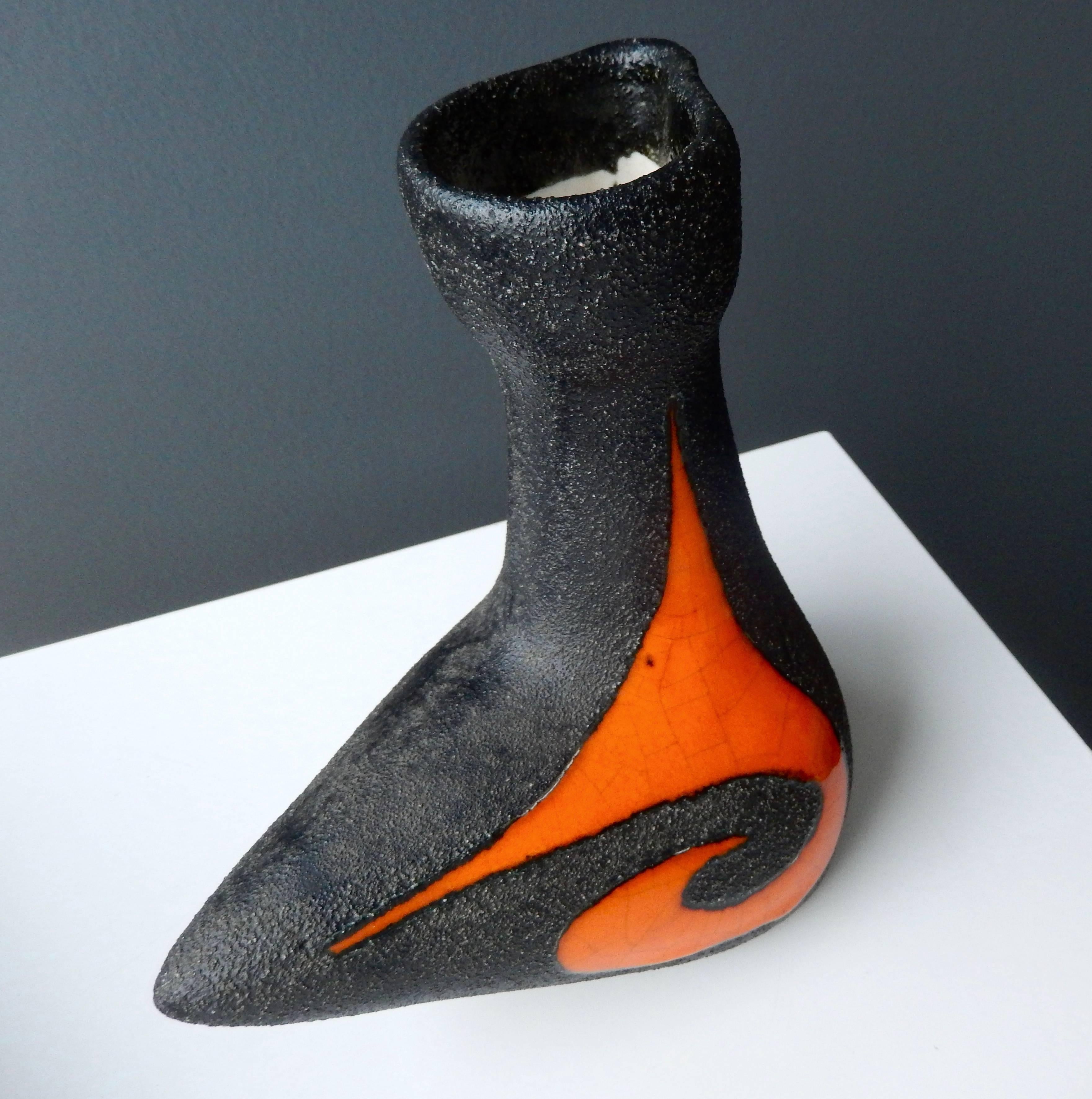 Français Vase en céramique « Les Archanges » de Vallauris de Gilbert Valentin, vers 1950 en vente