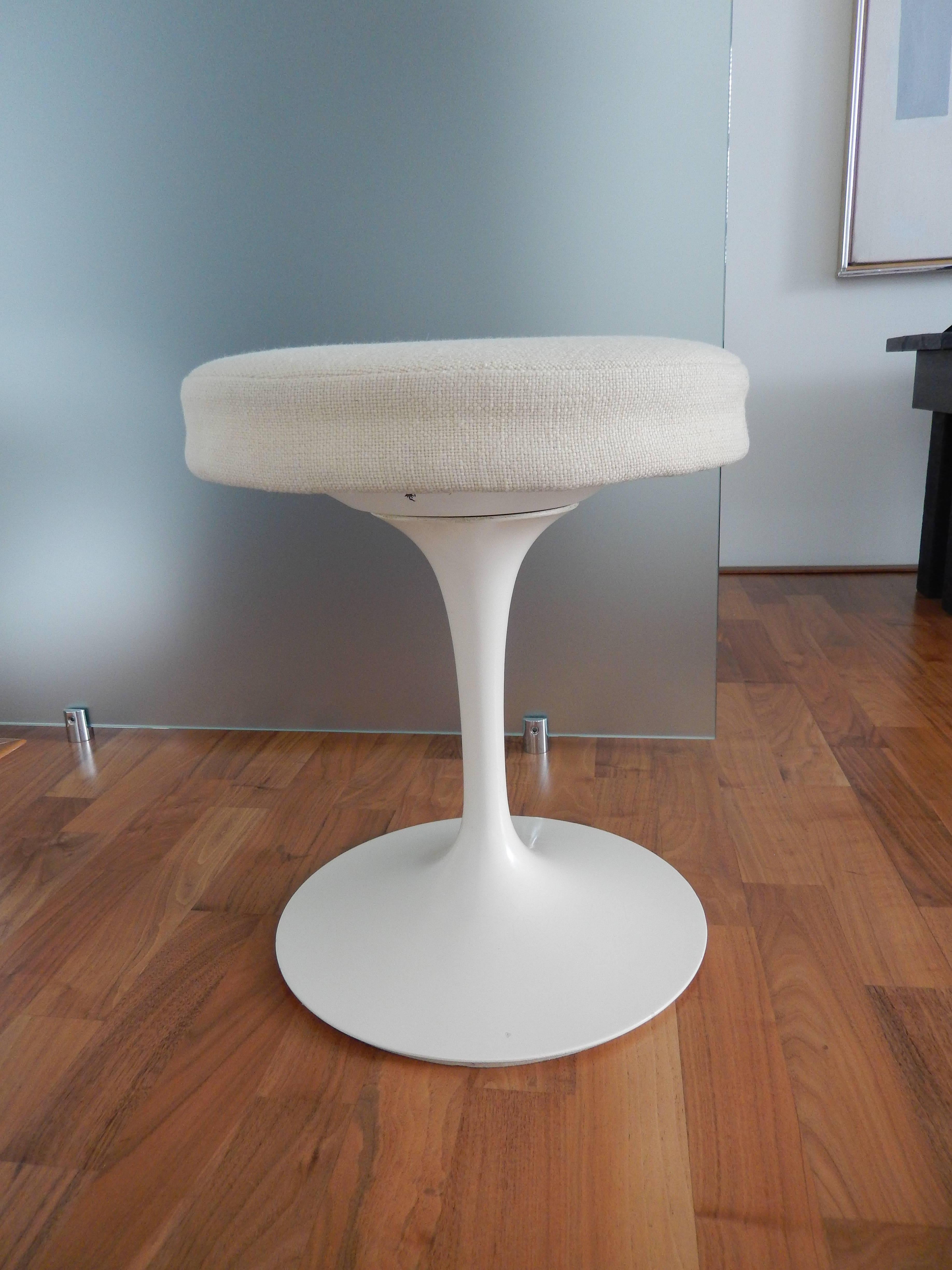 Mid-Century Modern Eero Saarinen, Tulip Stool for Knoll, 1970s