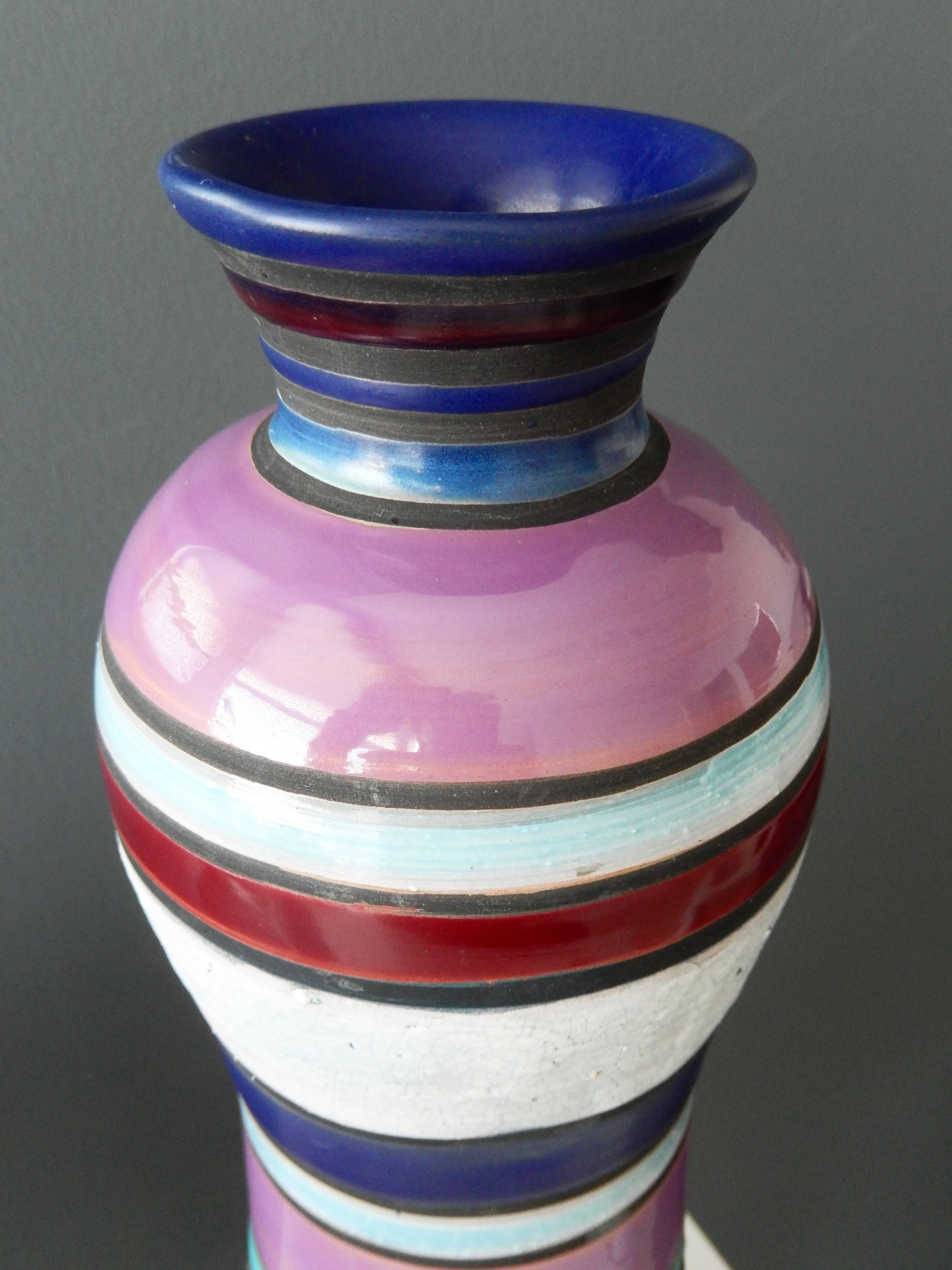 A tall, imposing midcentury vase, design attributed to Memphis founder Ettore Sottsass (1917-2007) for Bitossi Ceramics and imported by Raymor. This design is from the Rochetto series, 1955-1959. Decorated with bands of richly-colored violet and