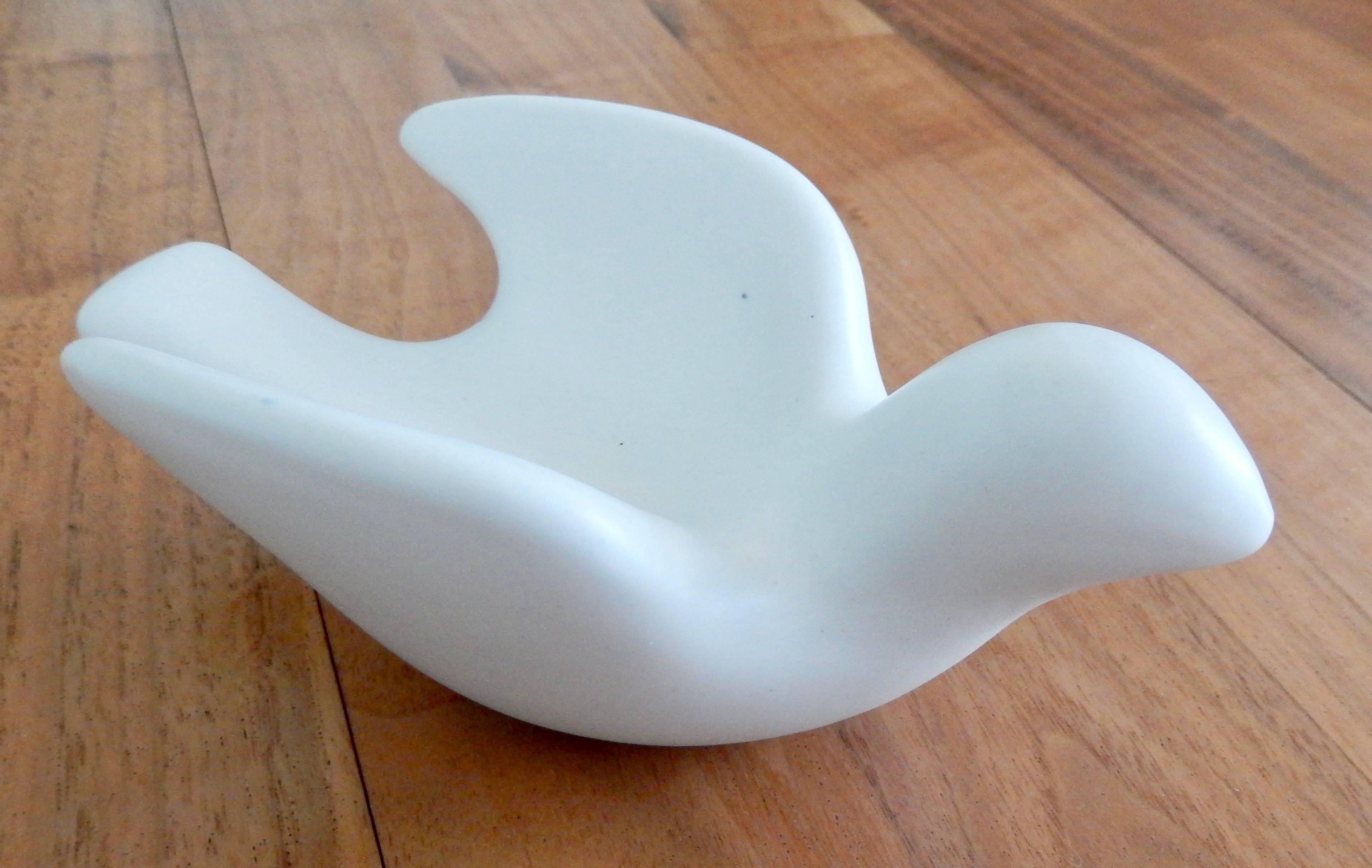 French Mid-Century White Faience Dove/Andre Baud/Vallauris In Good Condition For Sale In Winnetka, IL