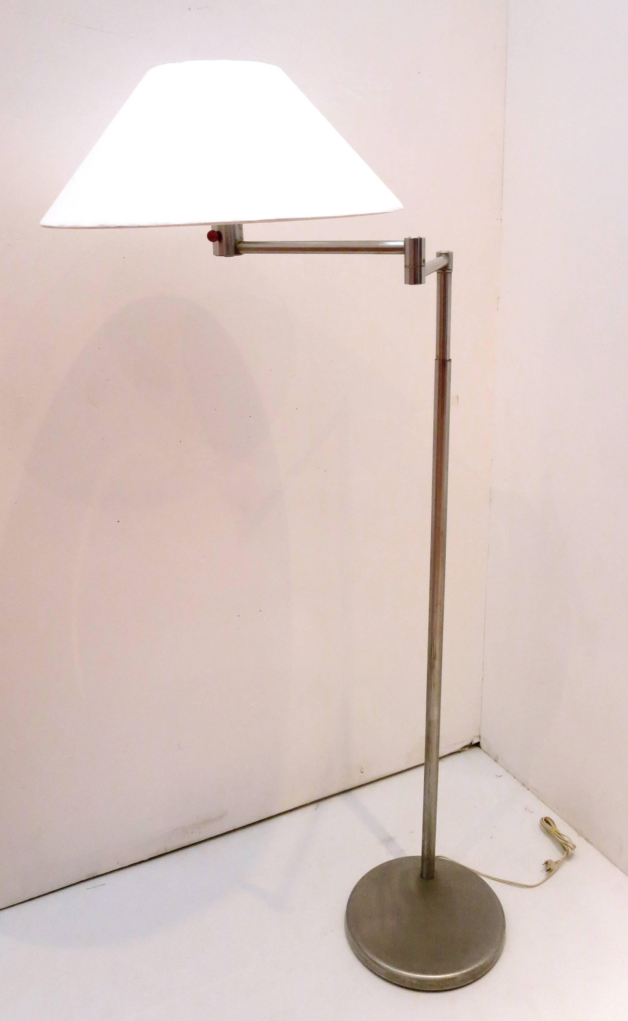  Adjustable Walter Von Nessen Swing Arm Lamp Early Production  In Excellent Condition In San Diego, CA