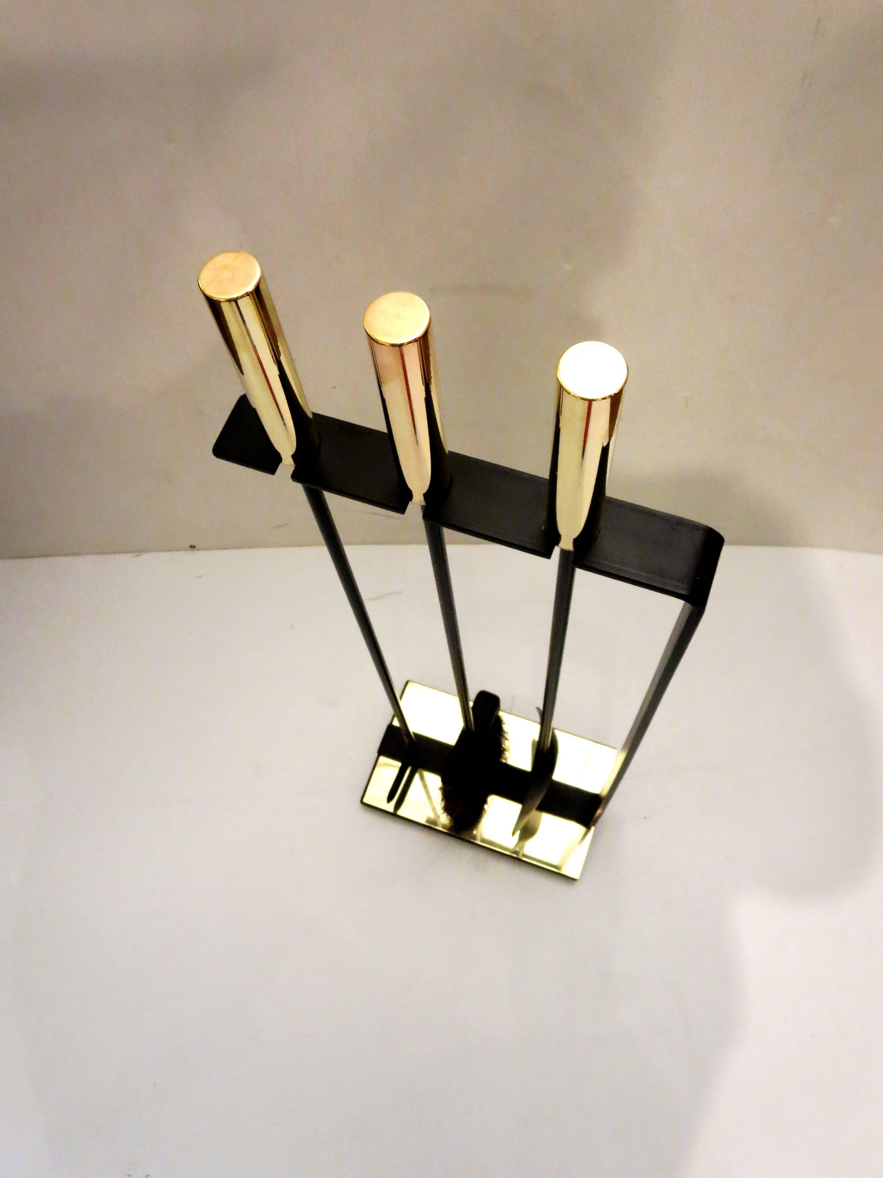 Mid-Century American Modern Set of Fireplace Tools by Pilgrim in Brass and Iron In Excellent Condition In San Diego, CA