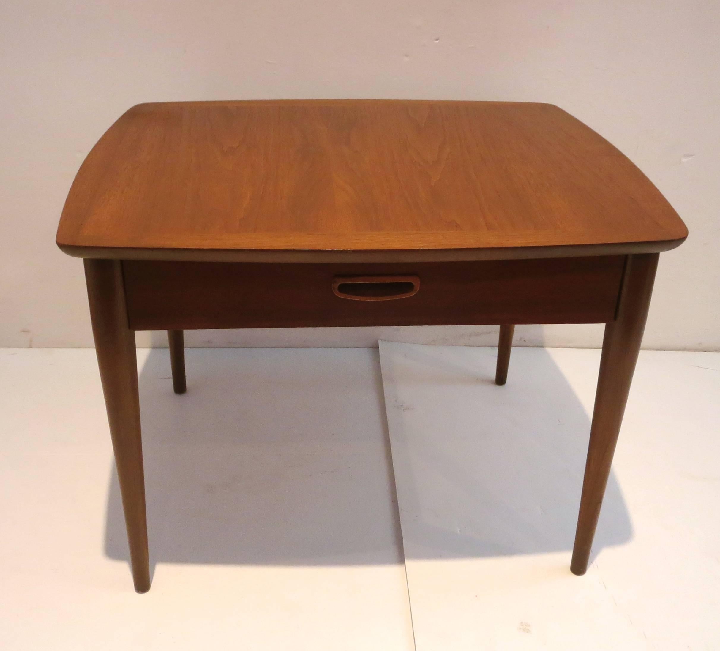 Beautiful simple American walnut square end cocktail end table, circa 1950s freshly refinished solid and sturdy. Great for in between two club chairs furnished all the way back and front can be used floating in the middle of the room.