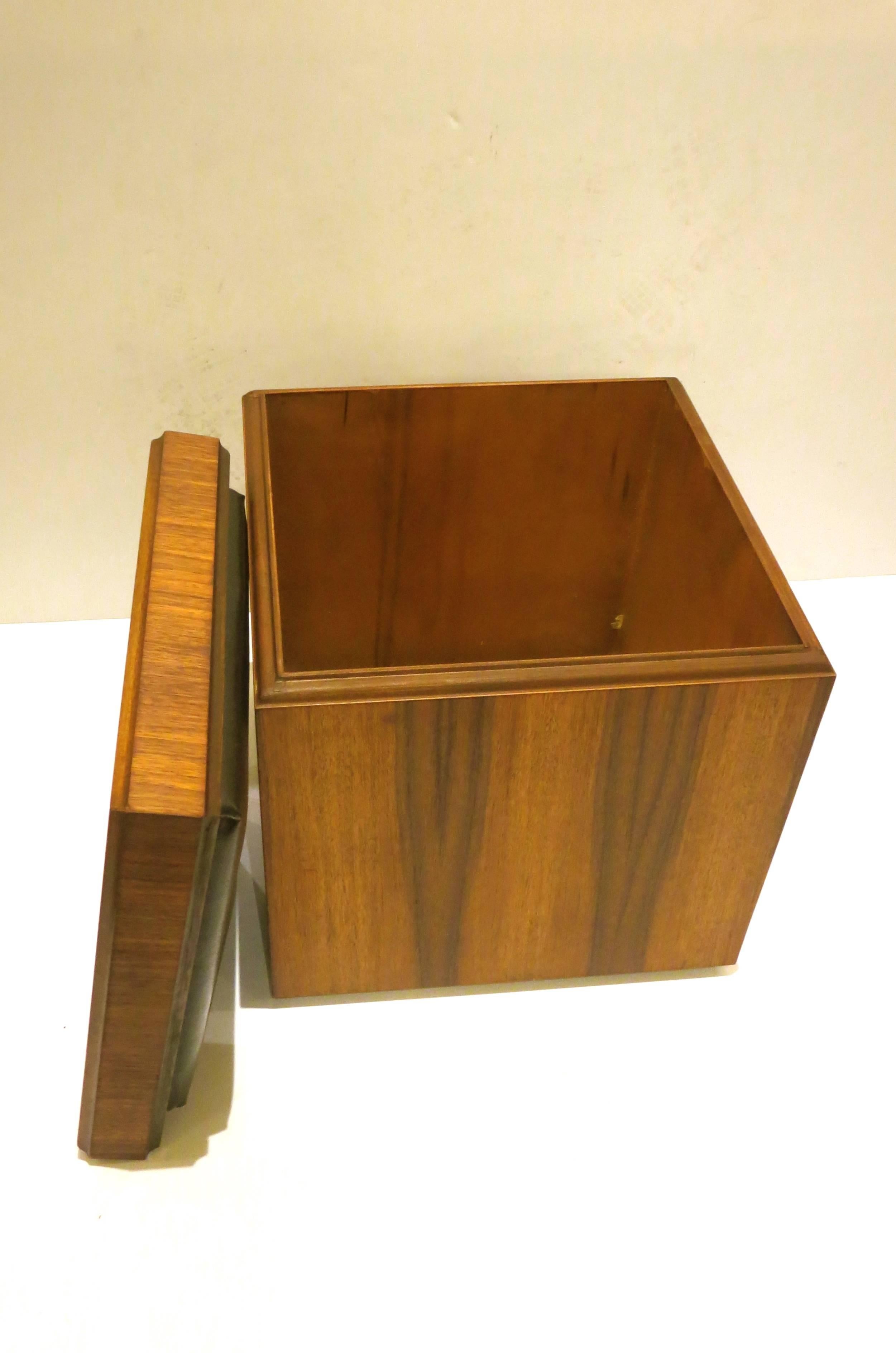 20th Century 1950s American Modern Mid Century Reversible Top Small Chess Table/Stool