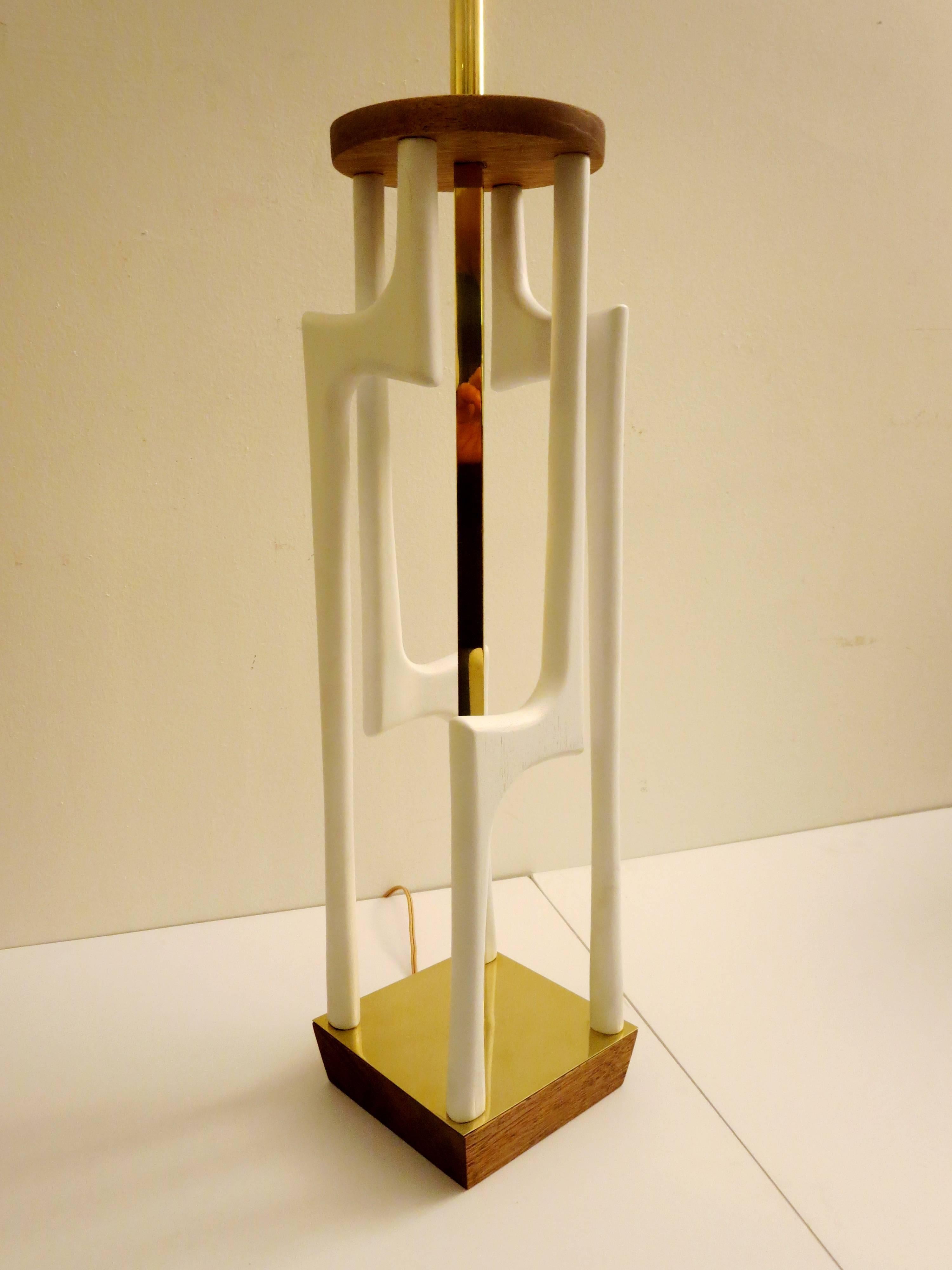 1950s Mid-Century Tall Sculpted Free-Form Wood with Brass Accents Table Lamp In Excellent Condition In San Diego, CA