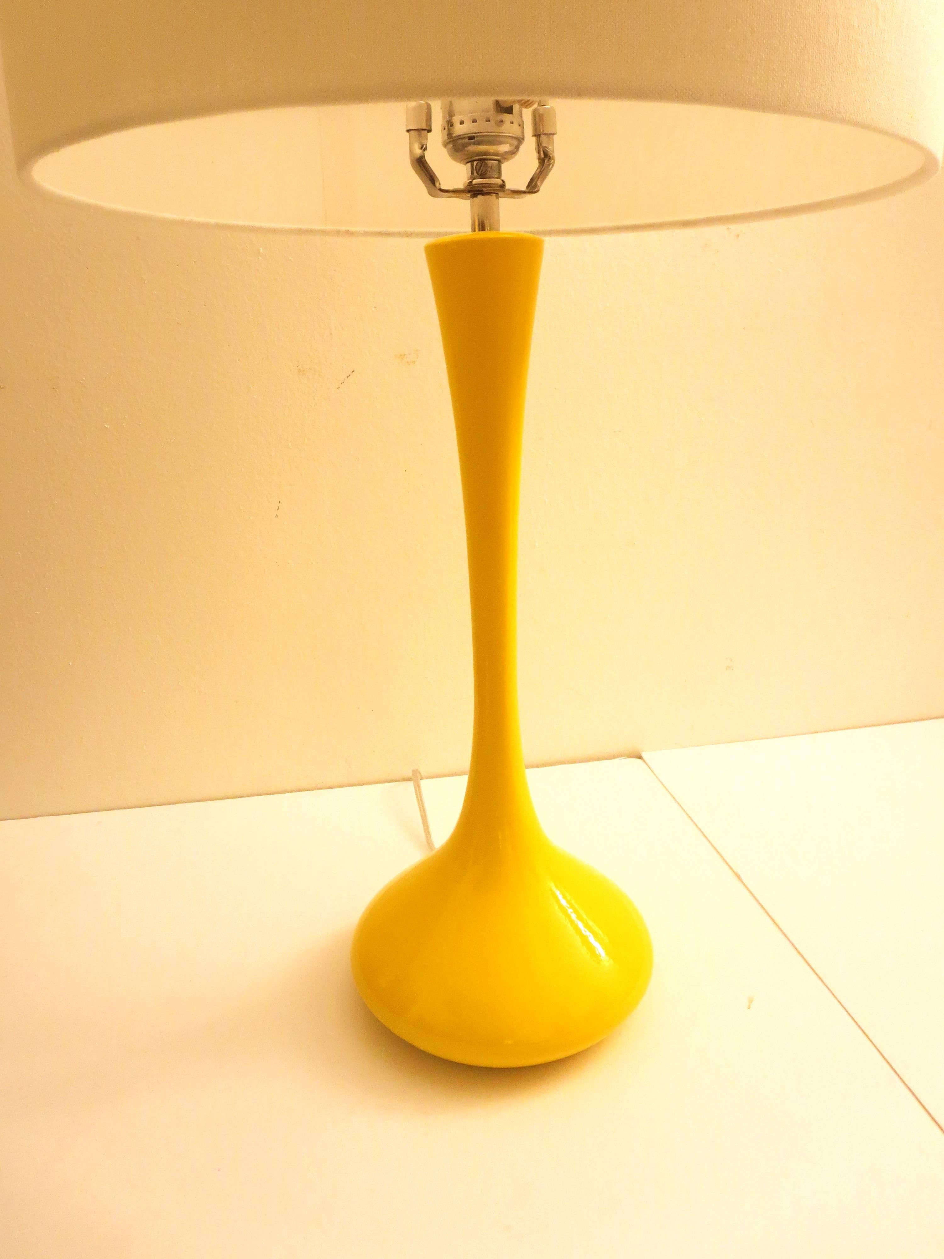 Linen 1950s Mid-Century Modern Pair of Laurel Table Lamps in Yellow