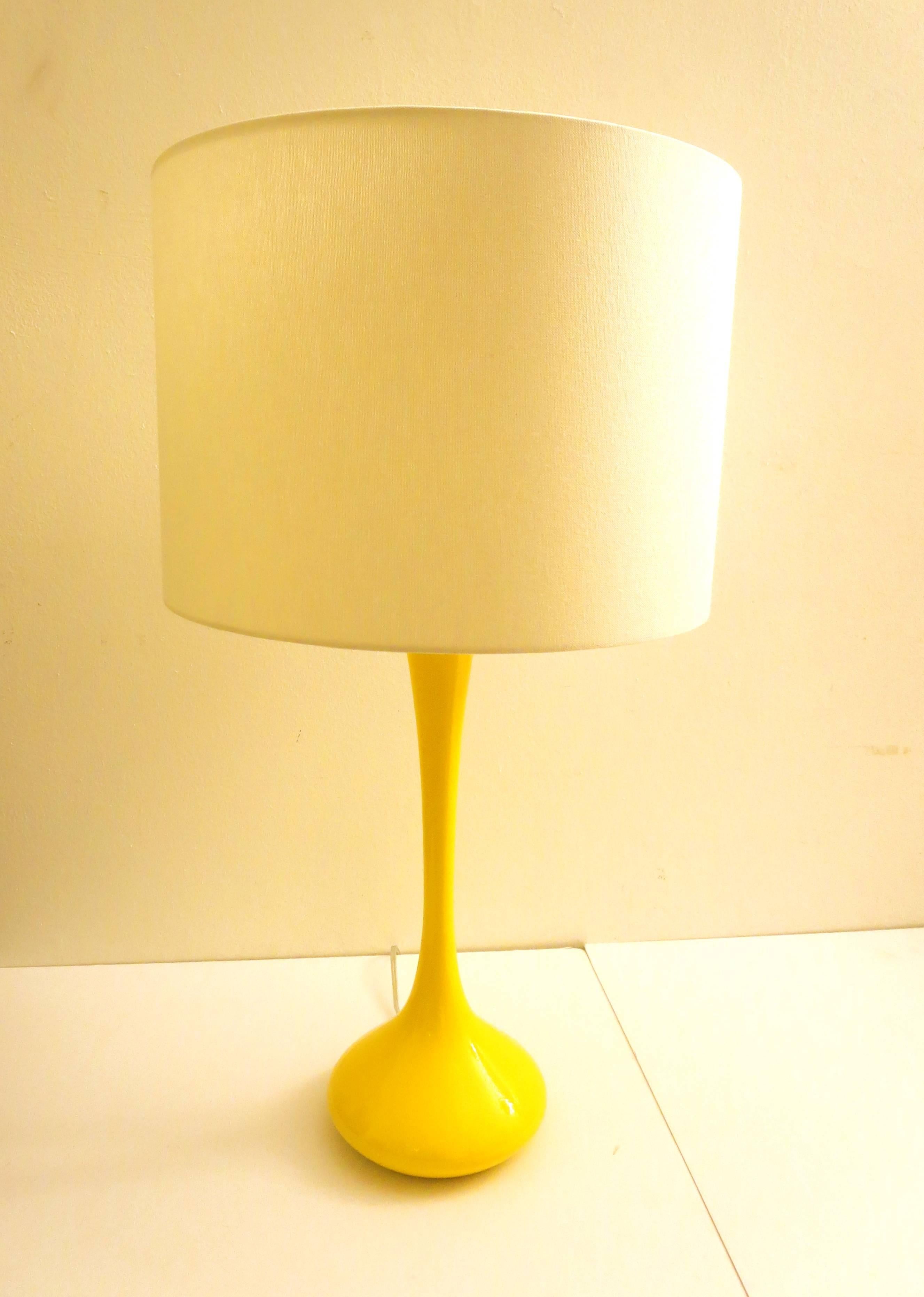 1950s Mid-Century Modern Pair of Laurel Table Lamps in Yellow 1
