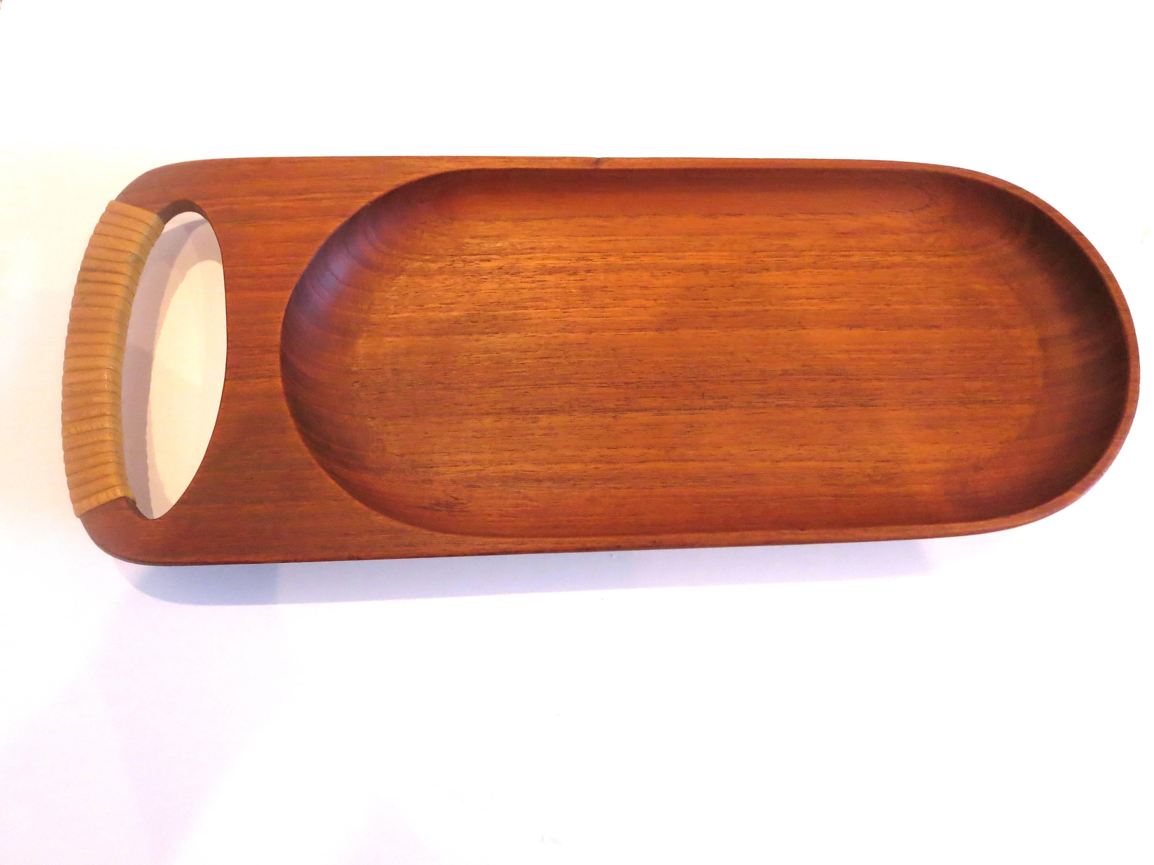 Unique rare solid teak sculpted tray with cane handle, circa 1950s freshly restored, simple and elegant.