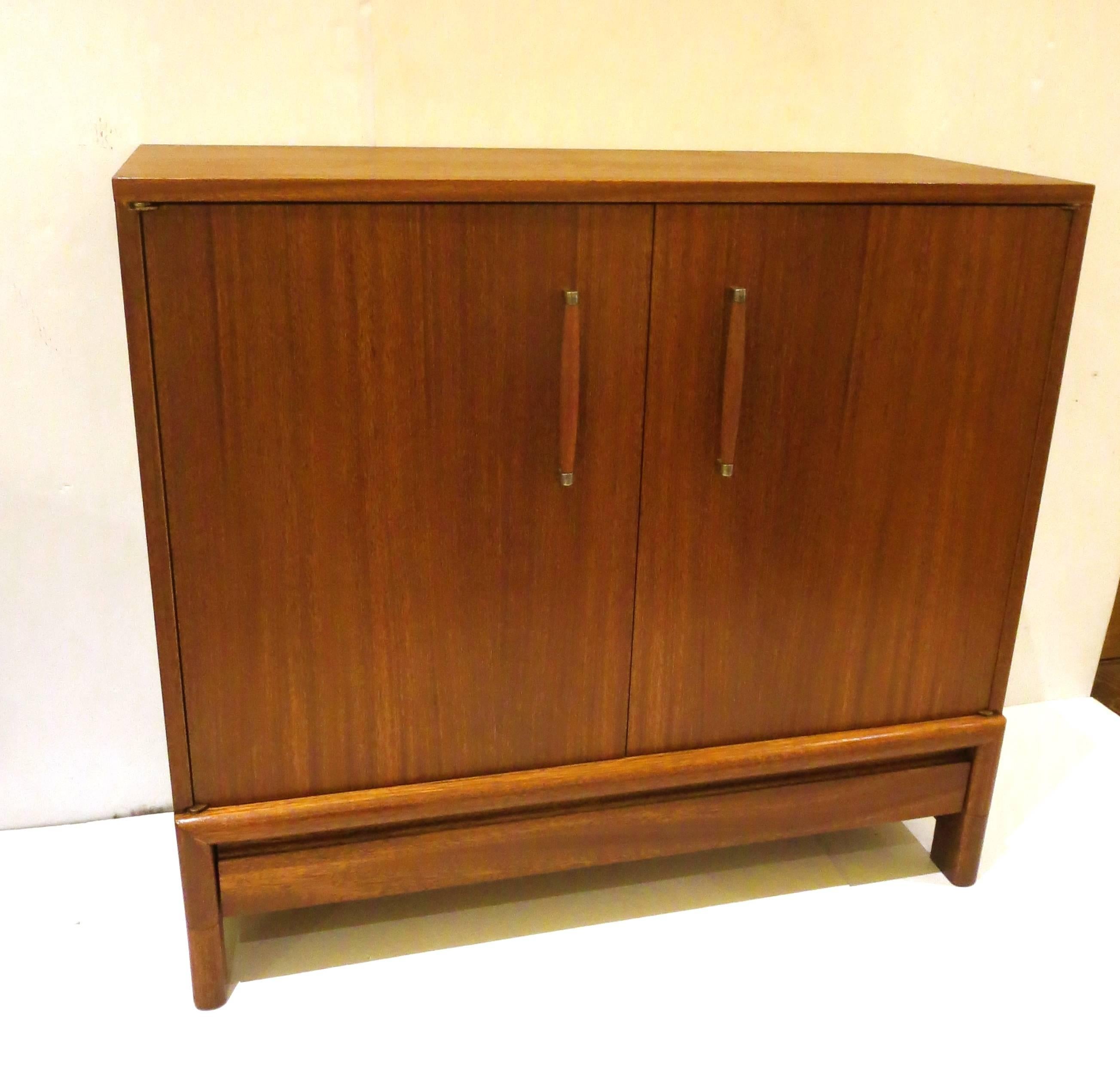 Elegant double door bar or cabinet mahogany finish, with hidden drawer, circa 1950s, freshly refinished with its original label, designed by John Keal for Brown Saltman, great condition and rare item.