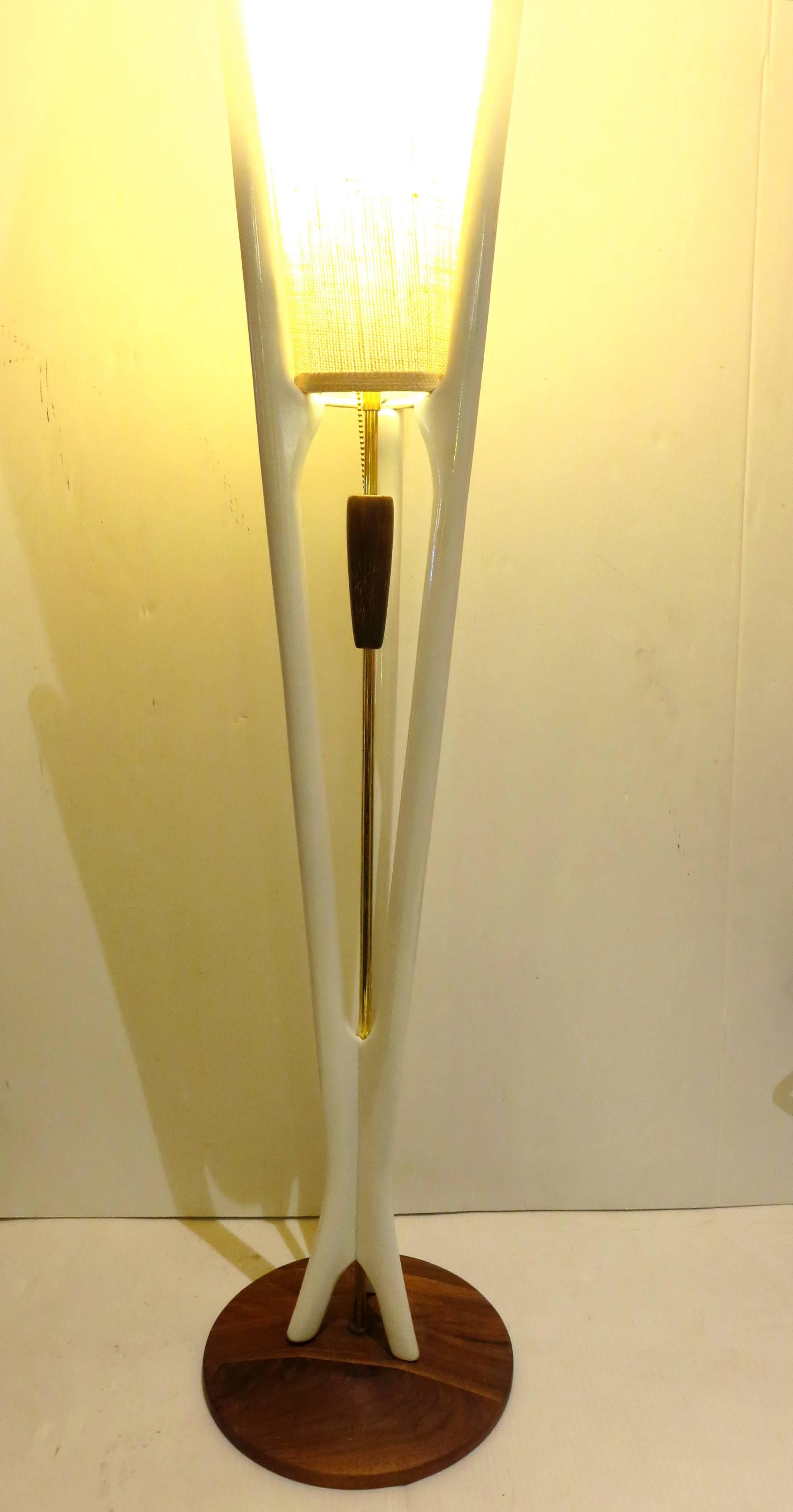 1950s American Mid-Century Modern Tall Floor Lamp by Modeline In Excellent Condition In San Diego, CA
