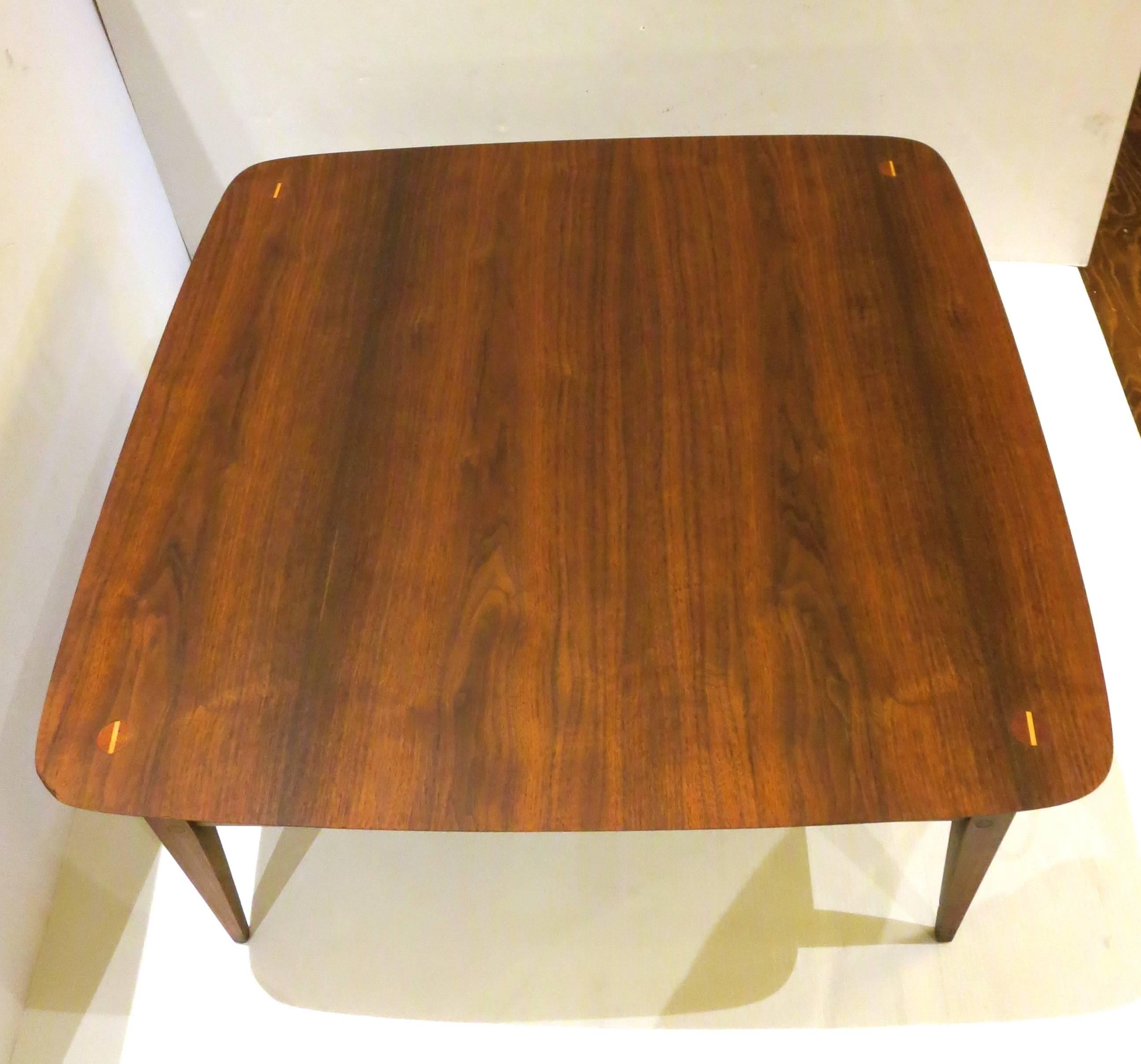 American Mid-Century Walnut Square Coffee or Cocktail Table with Magazine Rack In Good Condition In San Diego, CA