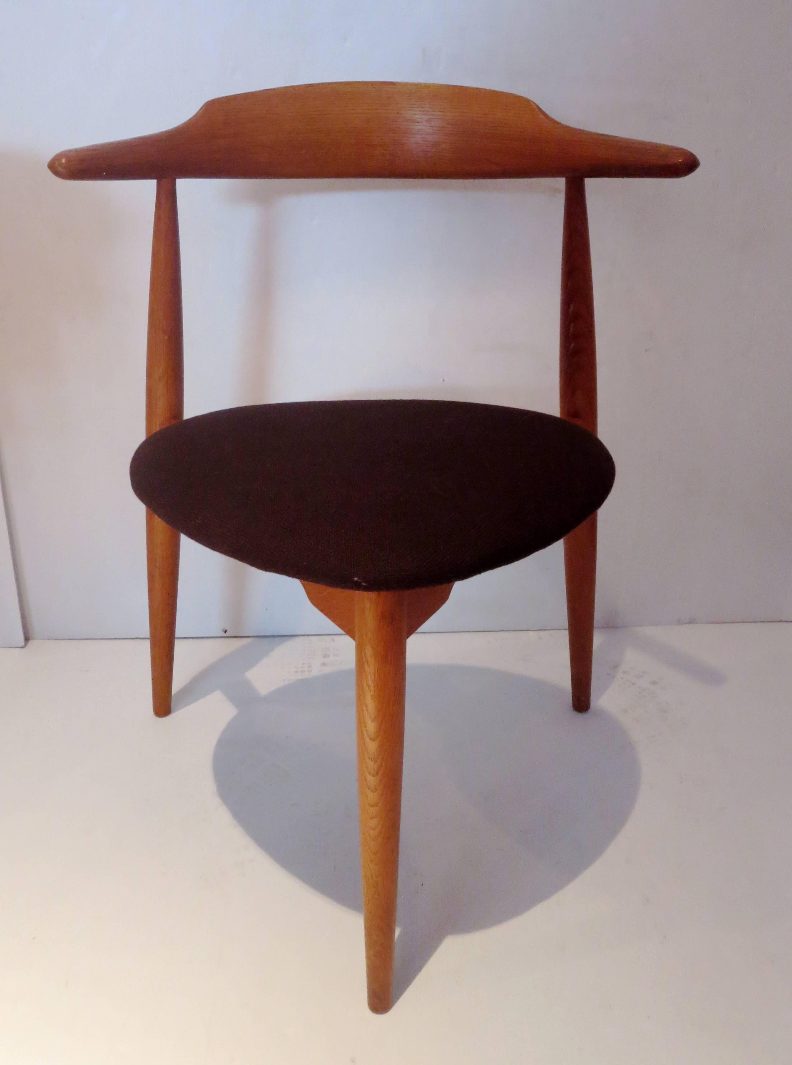 Scandinavian Modern Set of Six Dinning Chairs by Hans Wegner Solid Oak Heart Chairs