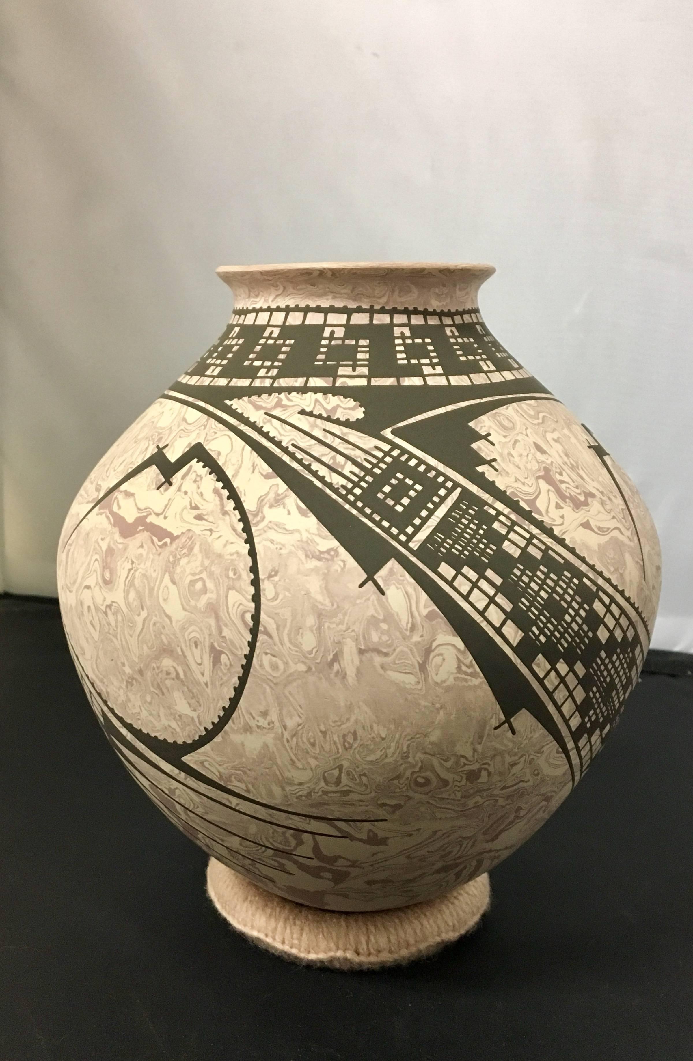 Beautiful hand-turned Mata Ortiz pottery vase / olla by Betty Quezada. The piece has exquisite detail of Mexican Sarape motiff. Excellent high quality piece.