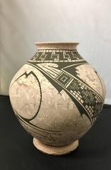 Mata Ortiz Pottery Vase / Olla by Betty Quezada