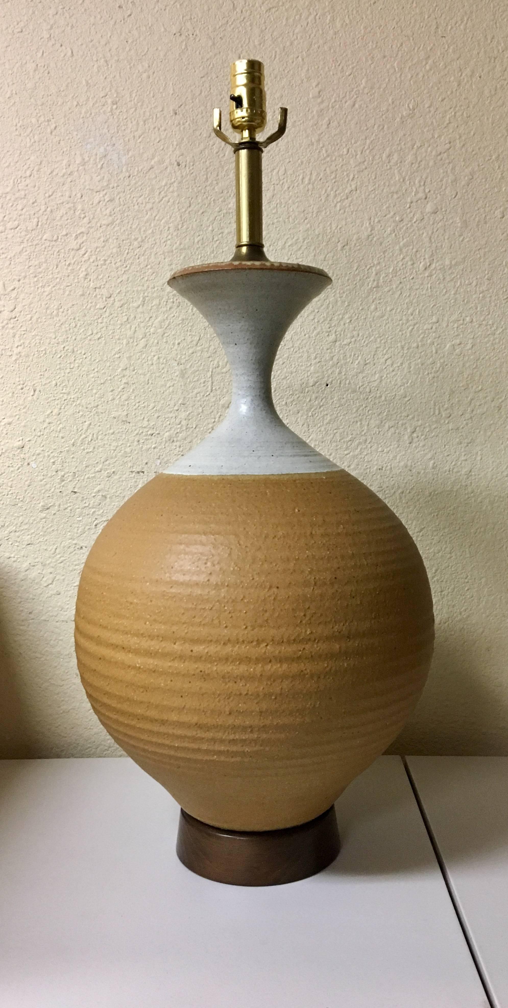 Striking extra large studio pottery table lamp by Bob Kinzie. California modern circa 1960's in great condition no chips or cracks.  The lamp sits on a solid walnut base with brass fittings; lamp shade NOT INCLUDED. lamp its in perfect working