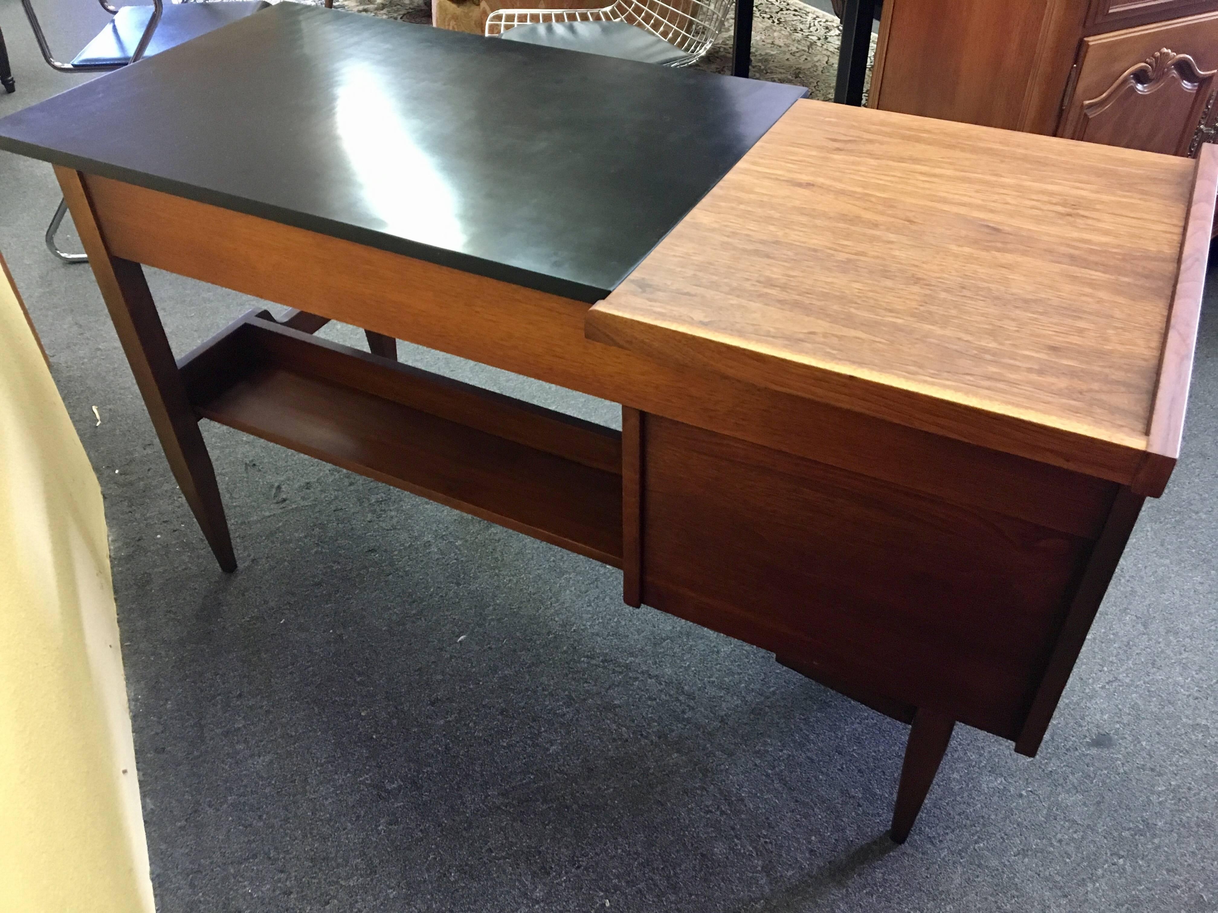 American Mid-Century Walnut Double Sided Desk with Low Bookshelf by Hooker In Excellent Condition In San Diego, CA