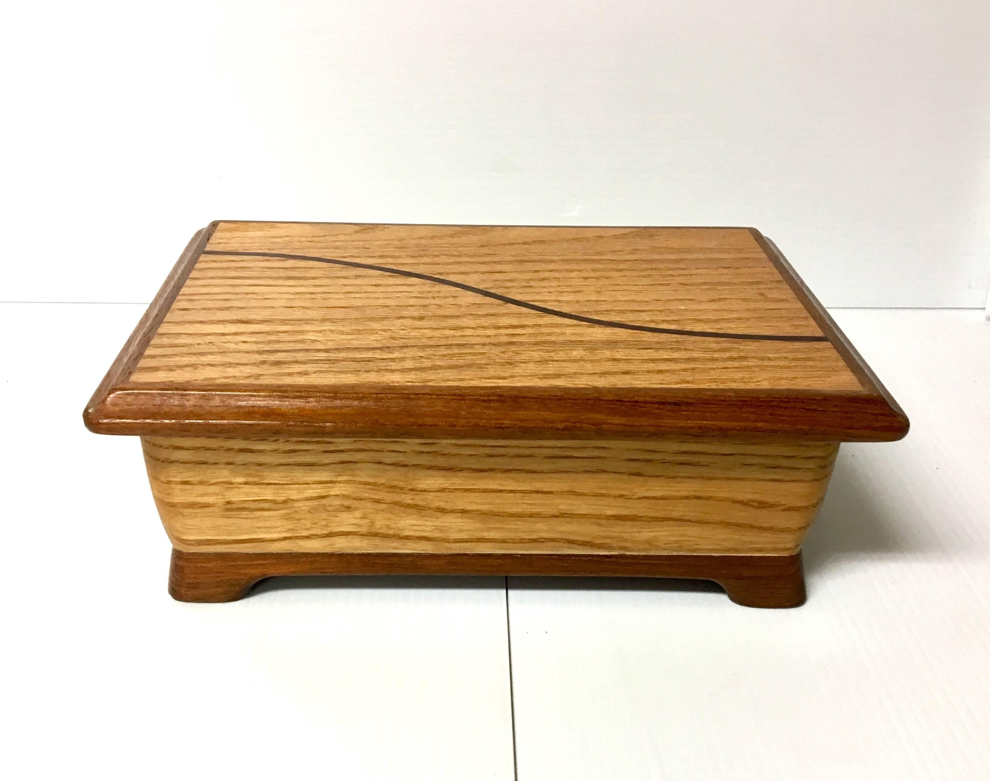 Nice detail on this solid oak with walnut edge and rosewood inlay jewelry box, circa 1970s. Well crafted, solid construction.