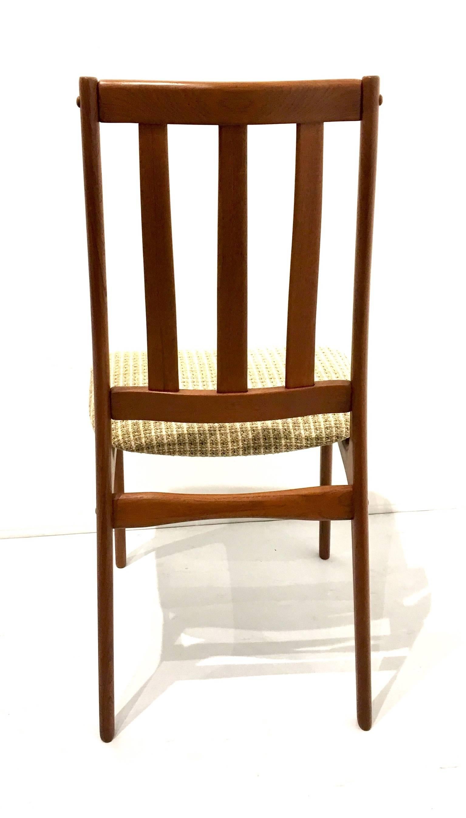 Set of Four Danish Modern Solid Teak Tall Back Dinning Chairs In Excellent Condition In San Diego, CA