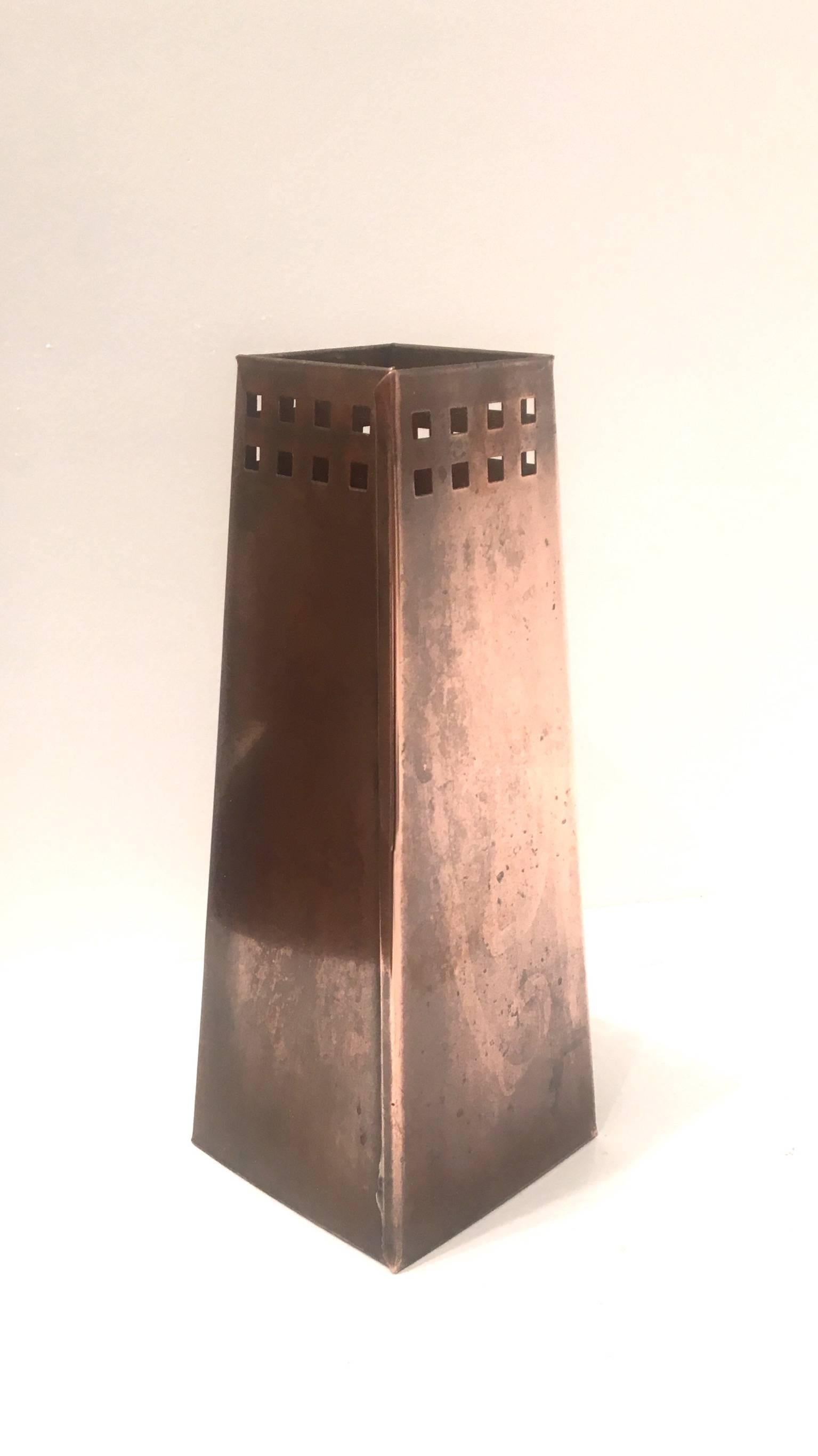 Roycroft Style Solid Copper Trapezoid Vase by Verdigris Copperworks of Berkley In Good Condition For Sale In San Diego, CA