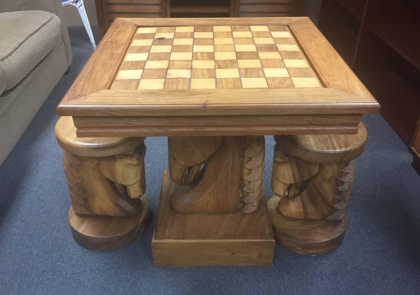 An iconic knight / horse head chess / backgammon game table with matching horse head seats, circa 1960s. The tabletop is supported by a pedestal carved in the form of a horse head and sits on a square wood base. The set is in the style of William