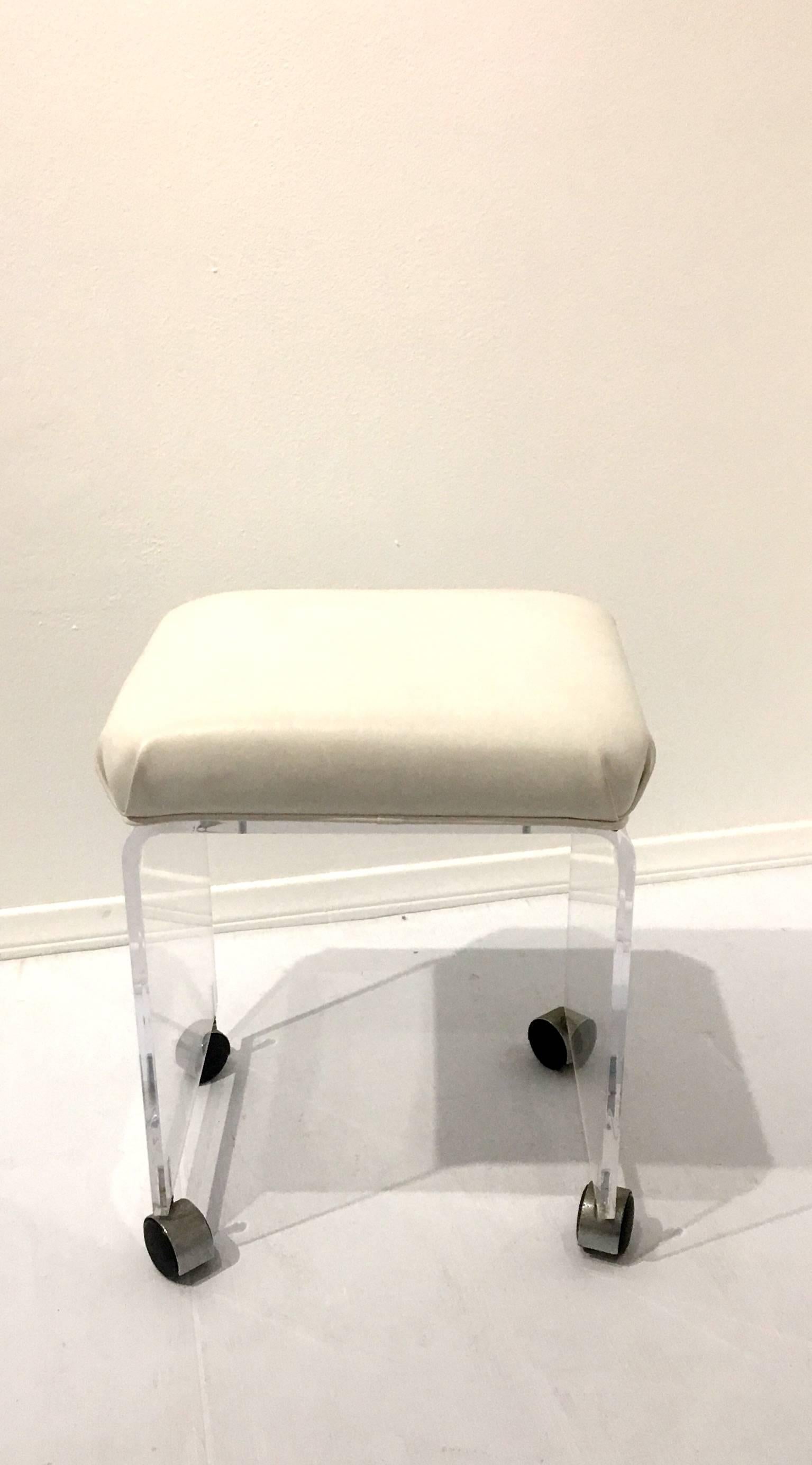 vanity stool with casters