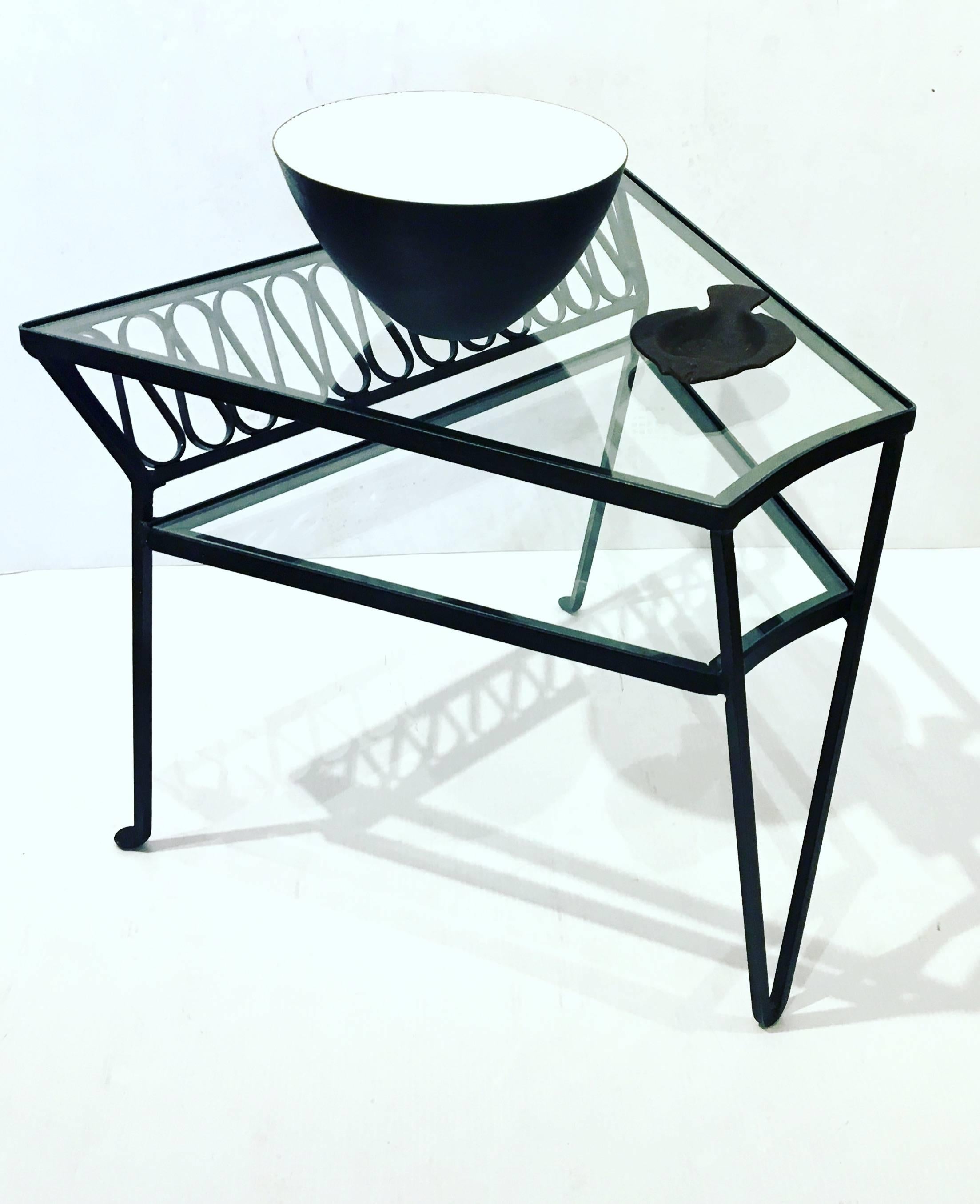 Great design in this unique shape solid iron cocktail table, designed by Maurizio Tempestini for Salterini, The frame has its original finish in black enamel, the glass its perfect no chips or cracks, very light wear nice Atomic age design. It can