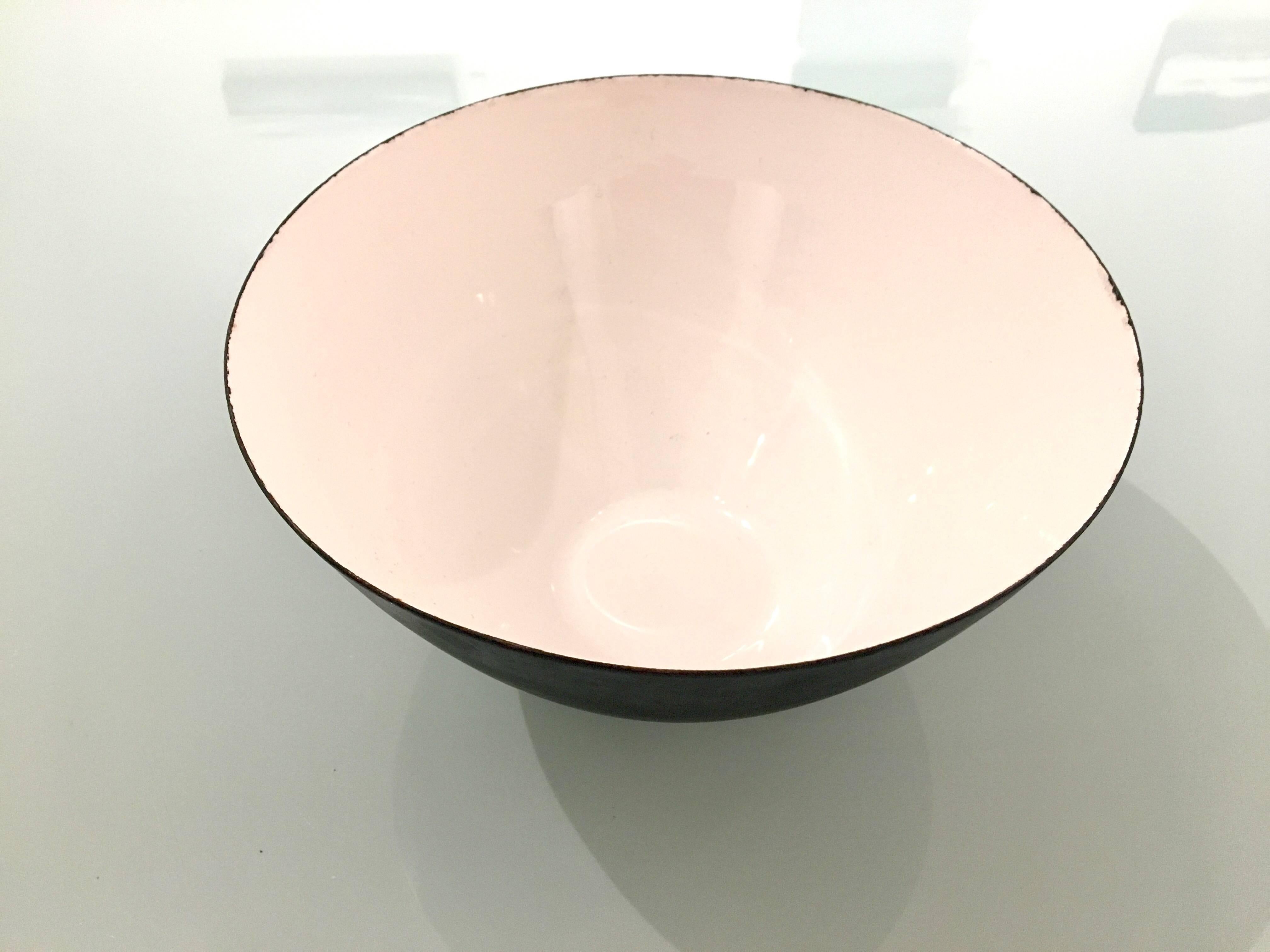 Scandinavian Modern Large Krenit Bowl in Black and White Enamel Early Production, Denmark