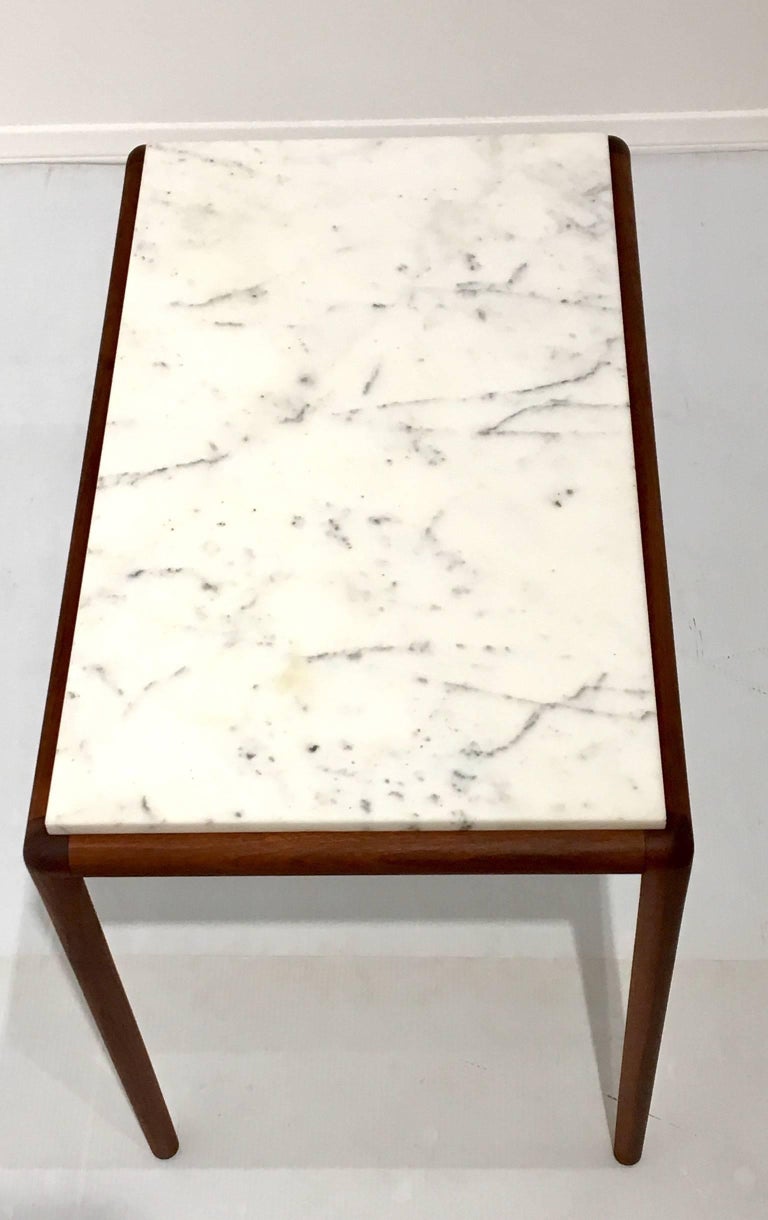 Danish Modern Elegant Teak and Marble Cocktail or End Table In Excellent Condition For Sale In San Diego, CA