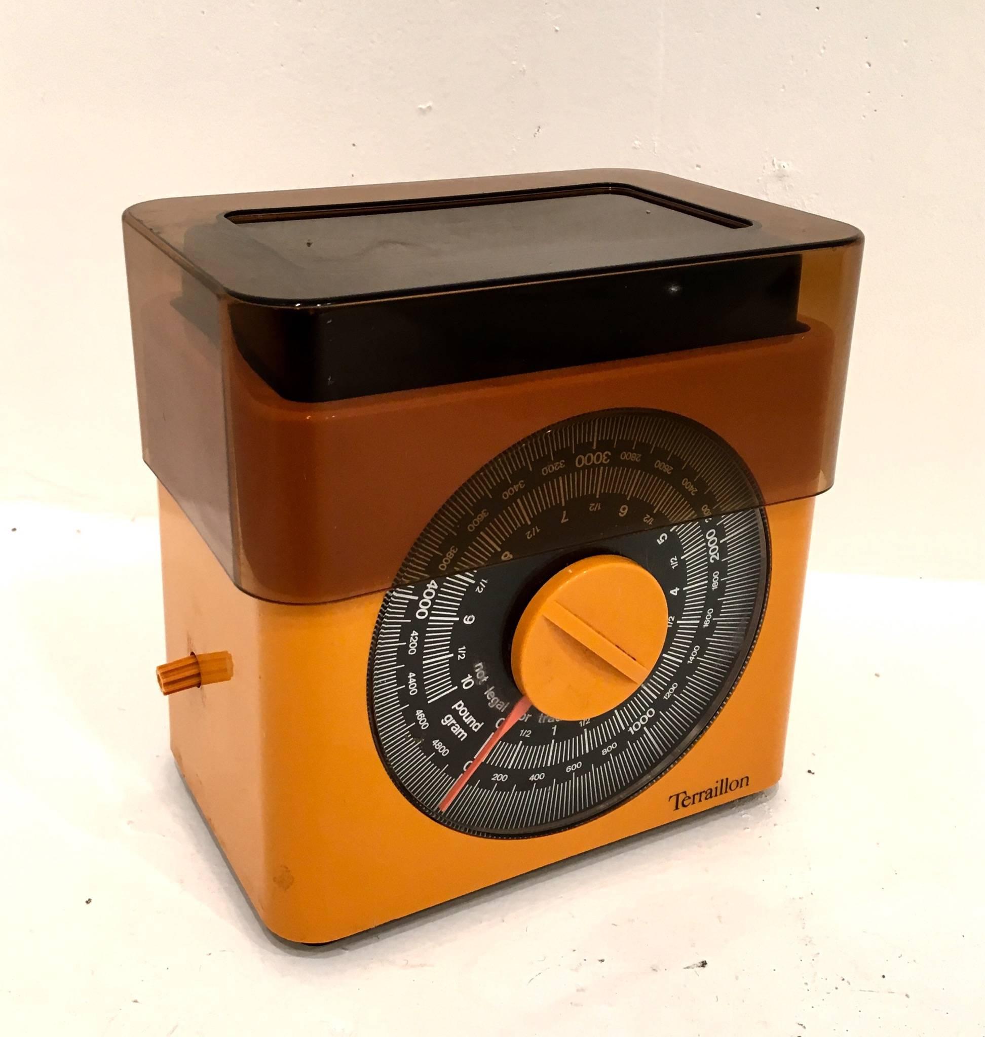 Space Age Food Scale by Marco Zanuso for Terraillon in Orange In Excellent Condition In San Diego, CA