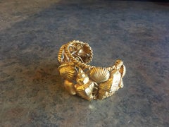 Dominique Aurientis Bracelet manchette en coquillages de mer et or par Paris