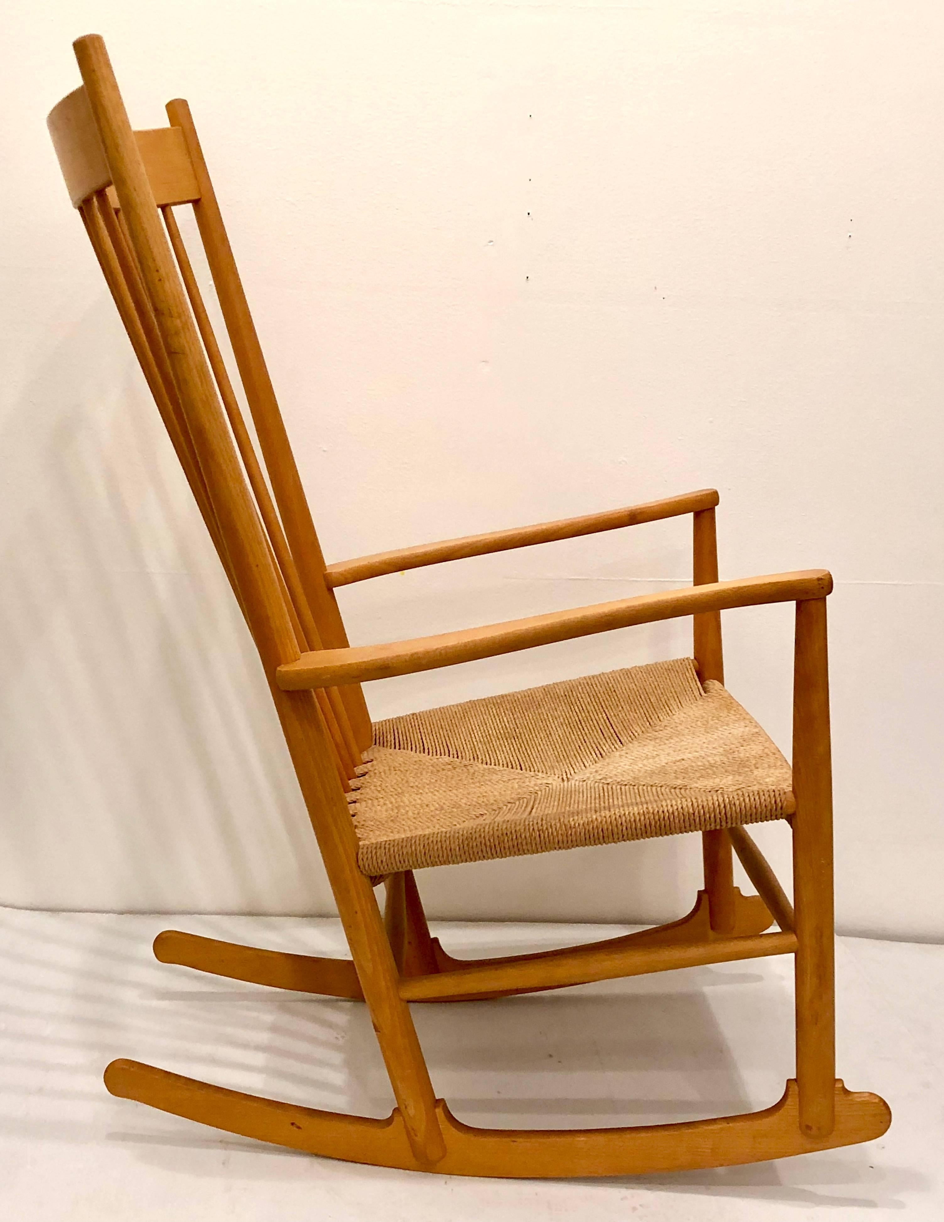 Elegant rocking chair design by Hans Wegner, model J16 with rope seat, great condition solid and sturdy, circa late 1970s.
