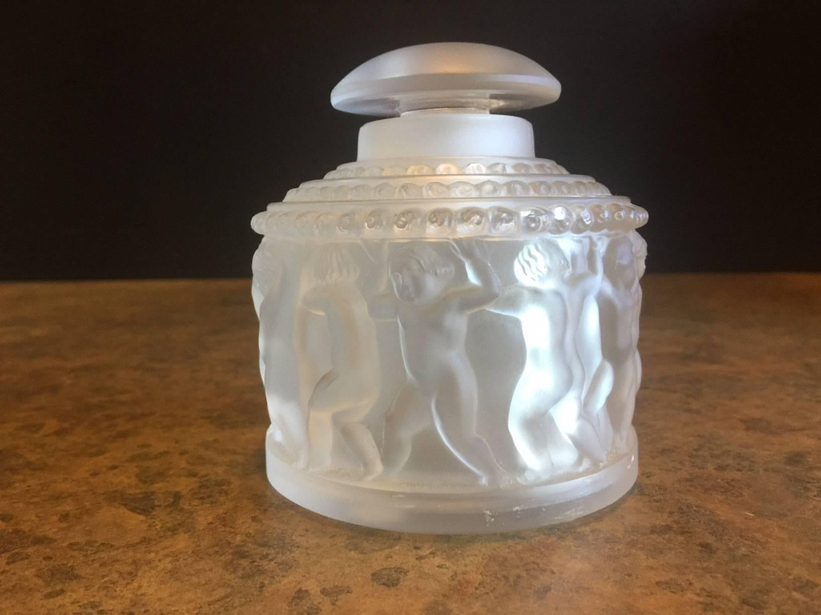 Frosted Crystal Cherub or Les Enfants Powder Jar by Lalique of France In Excellent Condition In San Diego, CA